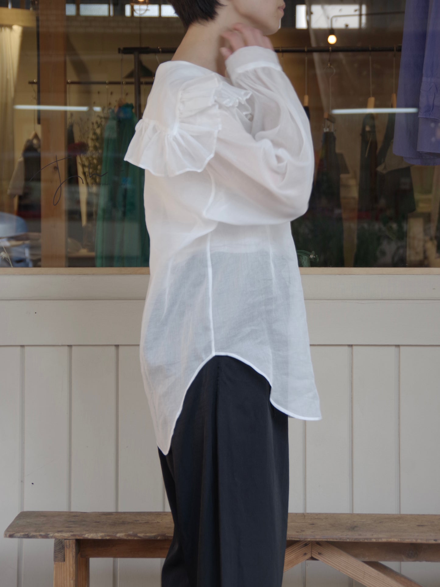 fril collar blouse | Heriter