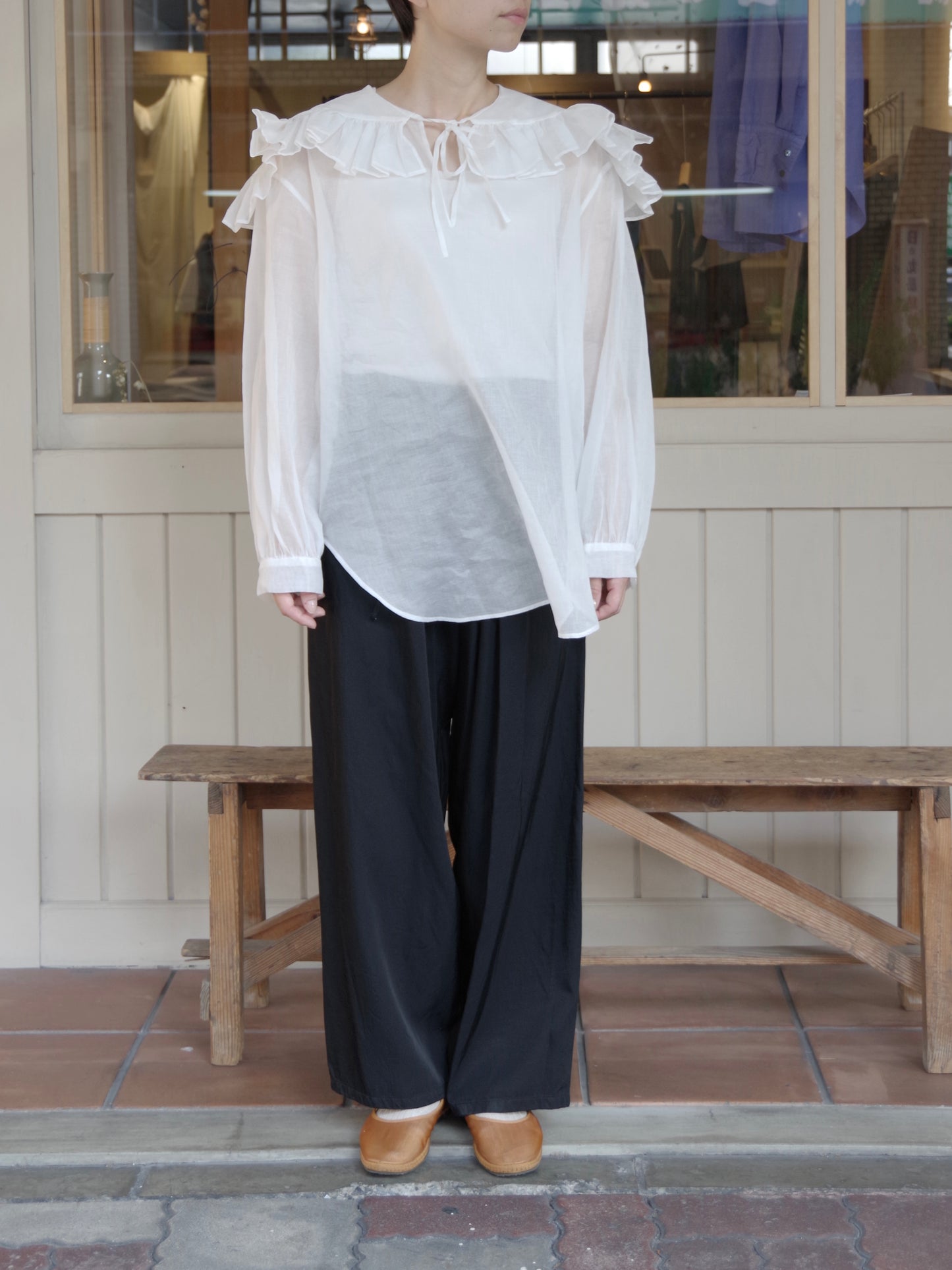 fril collar blouse | Heriter