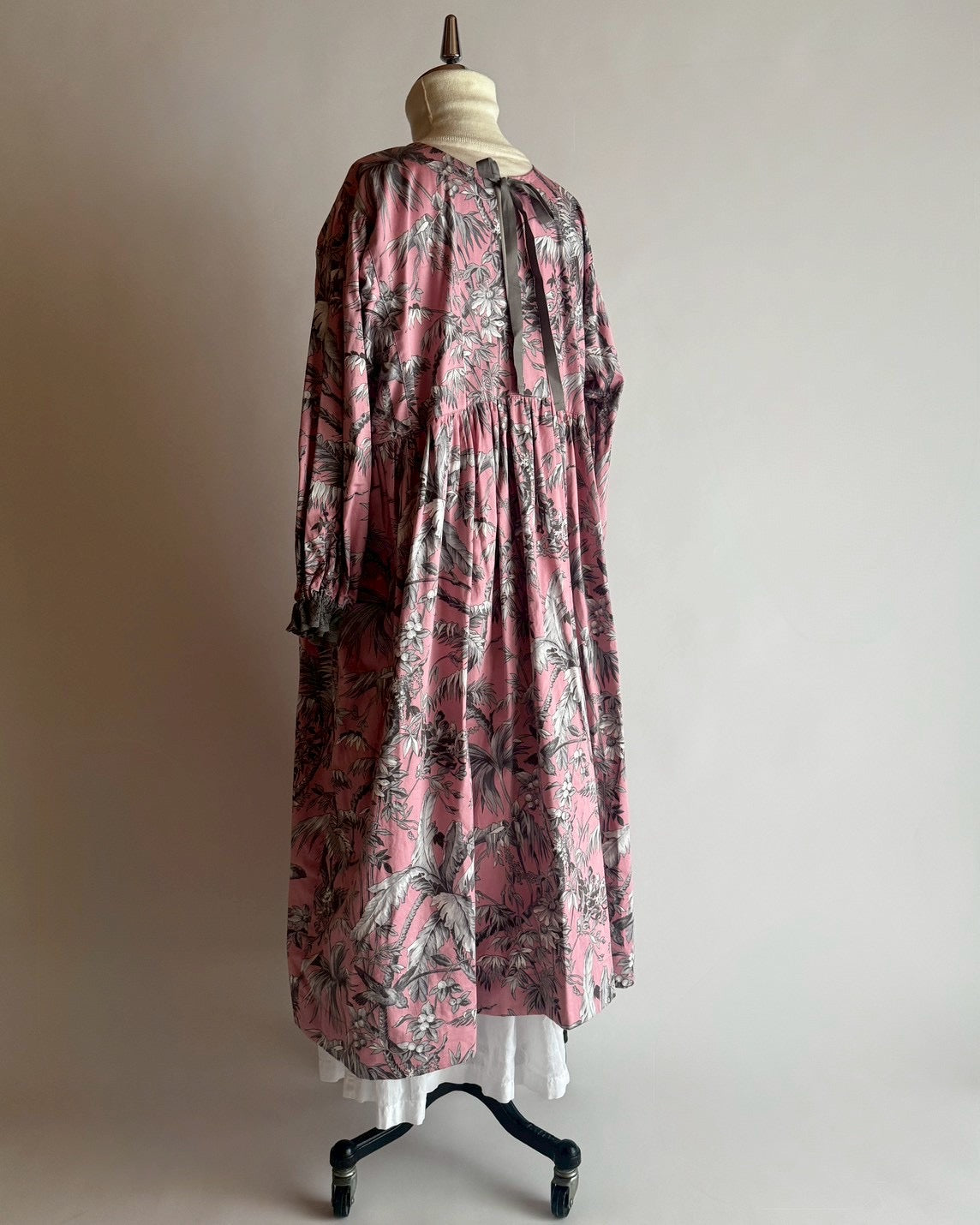 ビンテージプリント ギャザー切り替えワンピース MO-24-OP-063 | motley