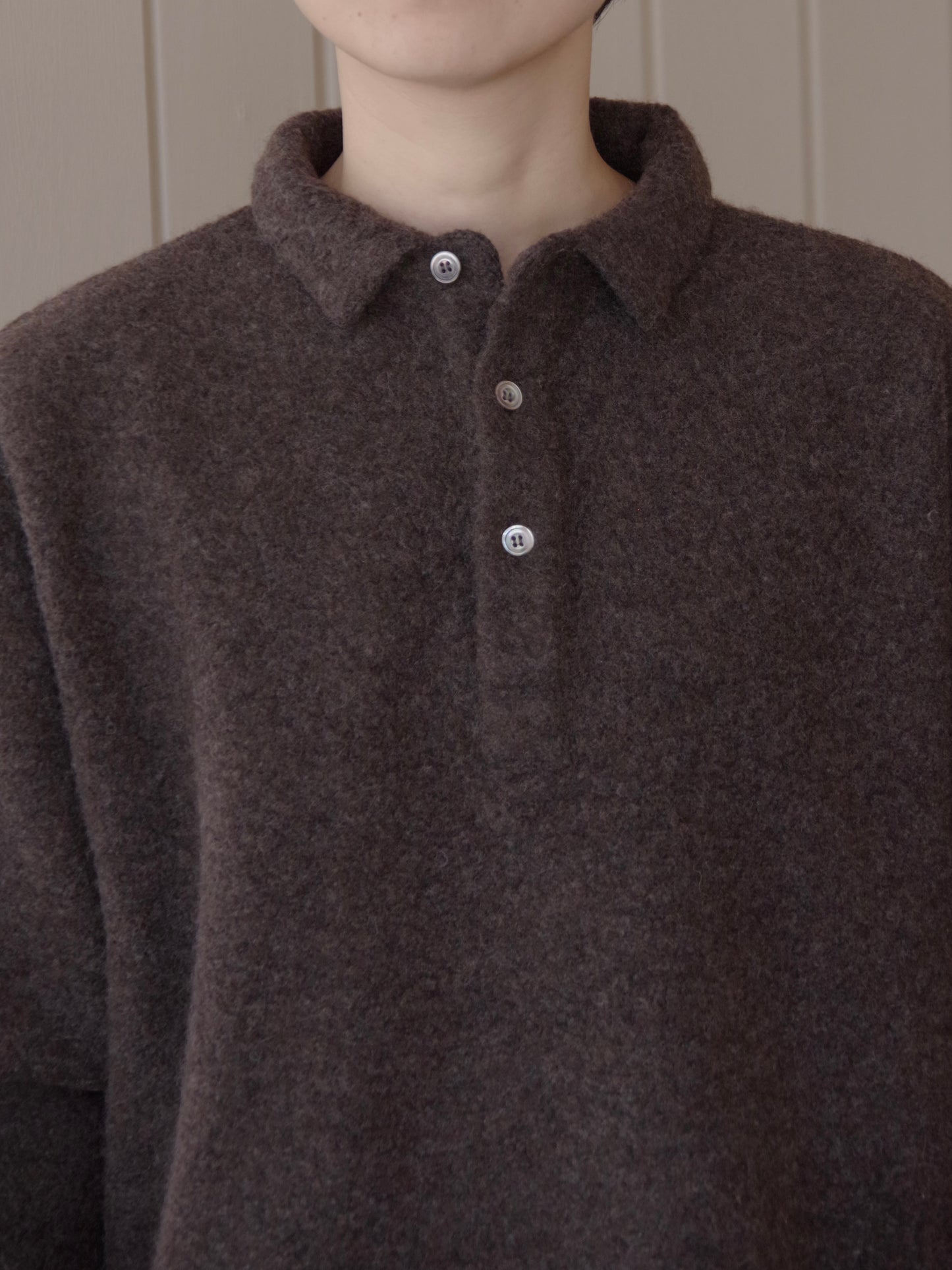 リサイクルウールパイル ポロプルオーバー | UNIVERSAL TISSU