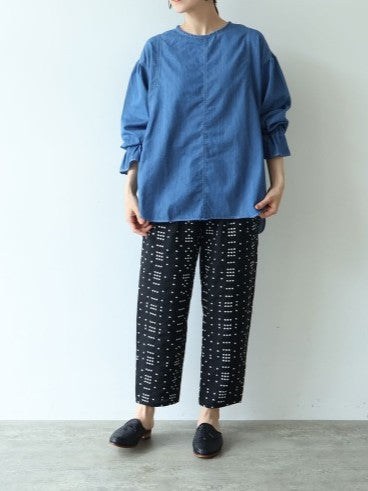 Cotton denim gathered sleeves ブラウス | yuni