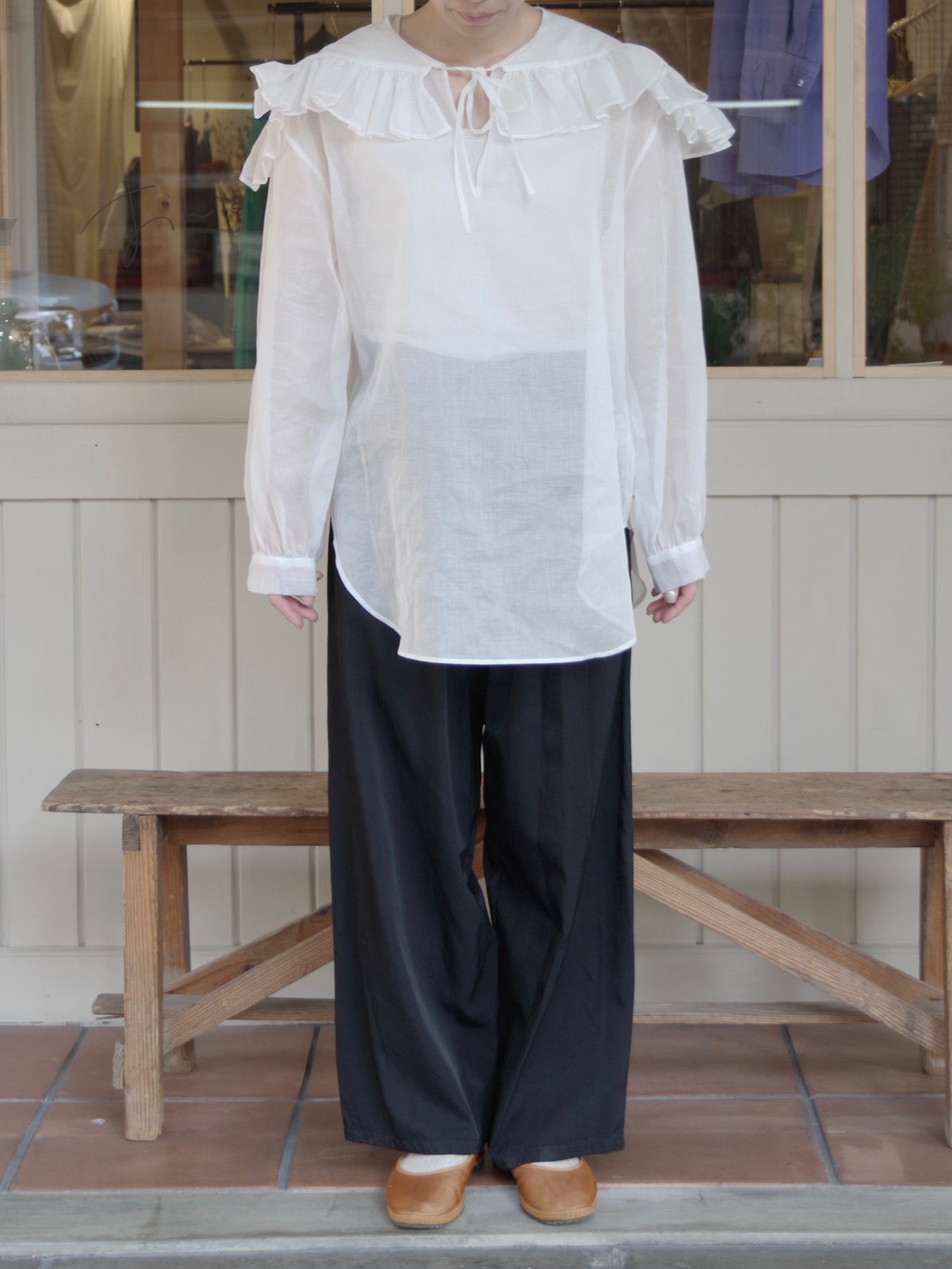fril collar blouse | Heriter