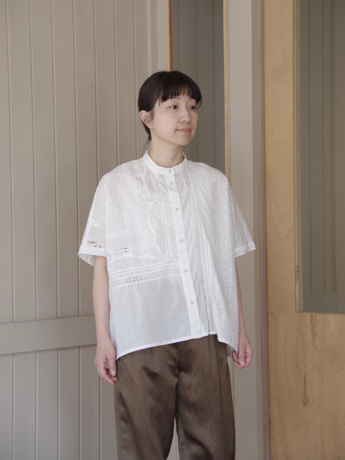 カットワーク刺繍 スクエアブラウス | yuni