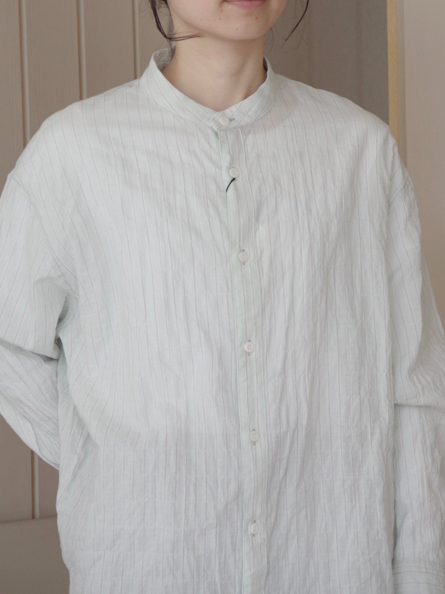 shirring stripe バンドカラーシャツ (2 color) | bulle de savon