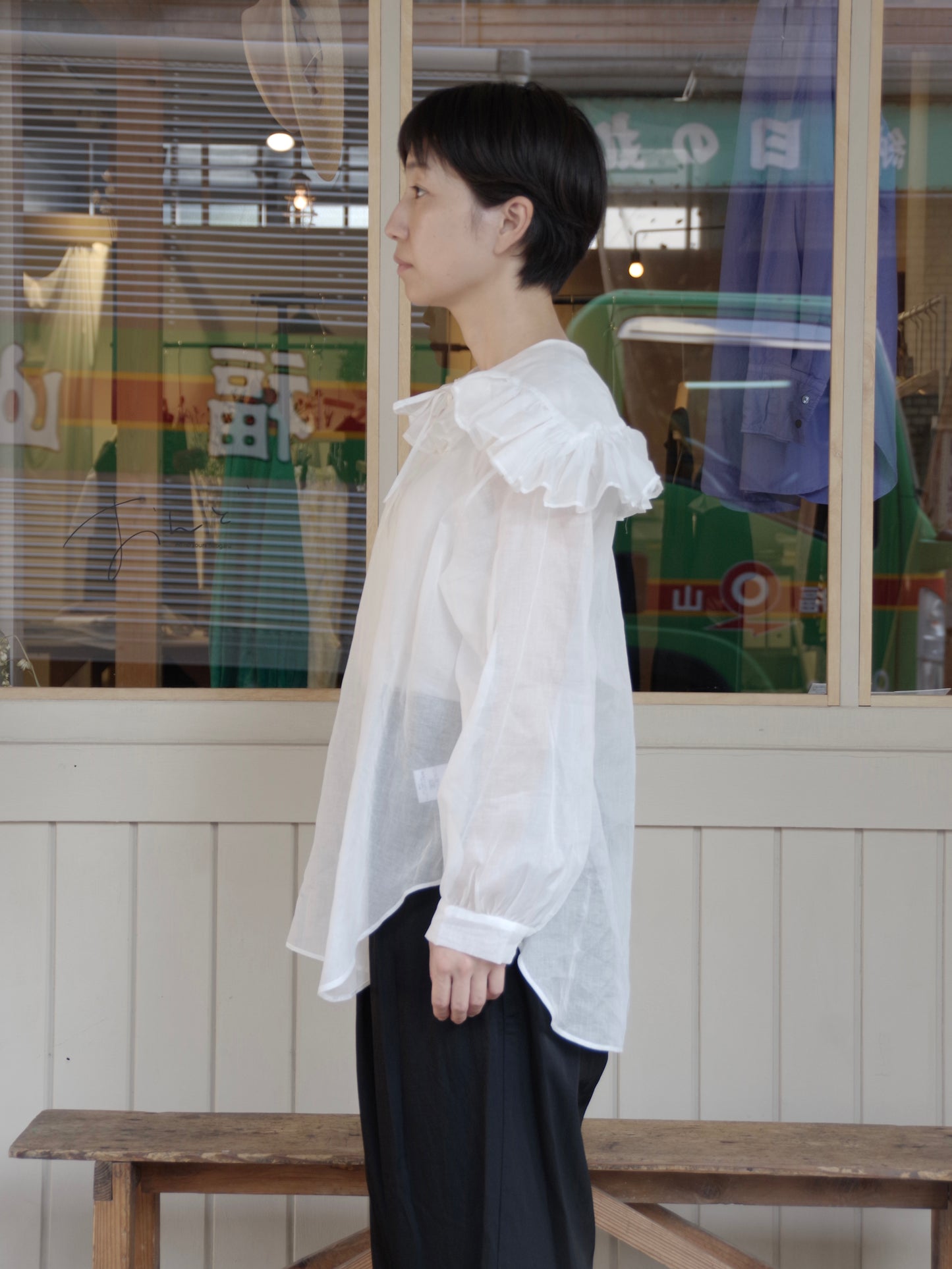 fril collar blouse | Heriter