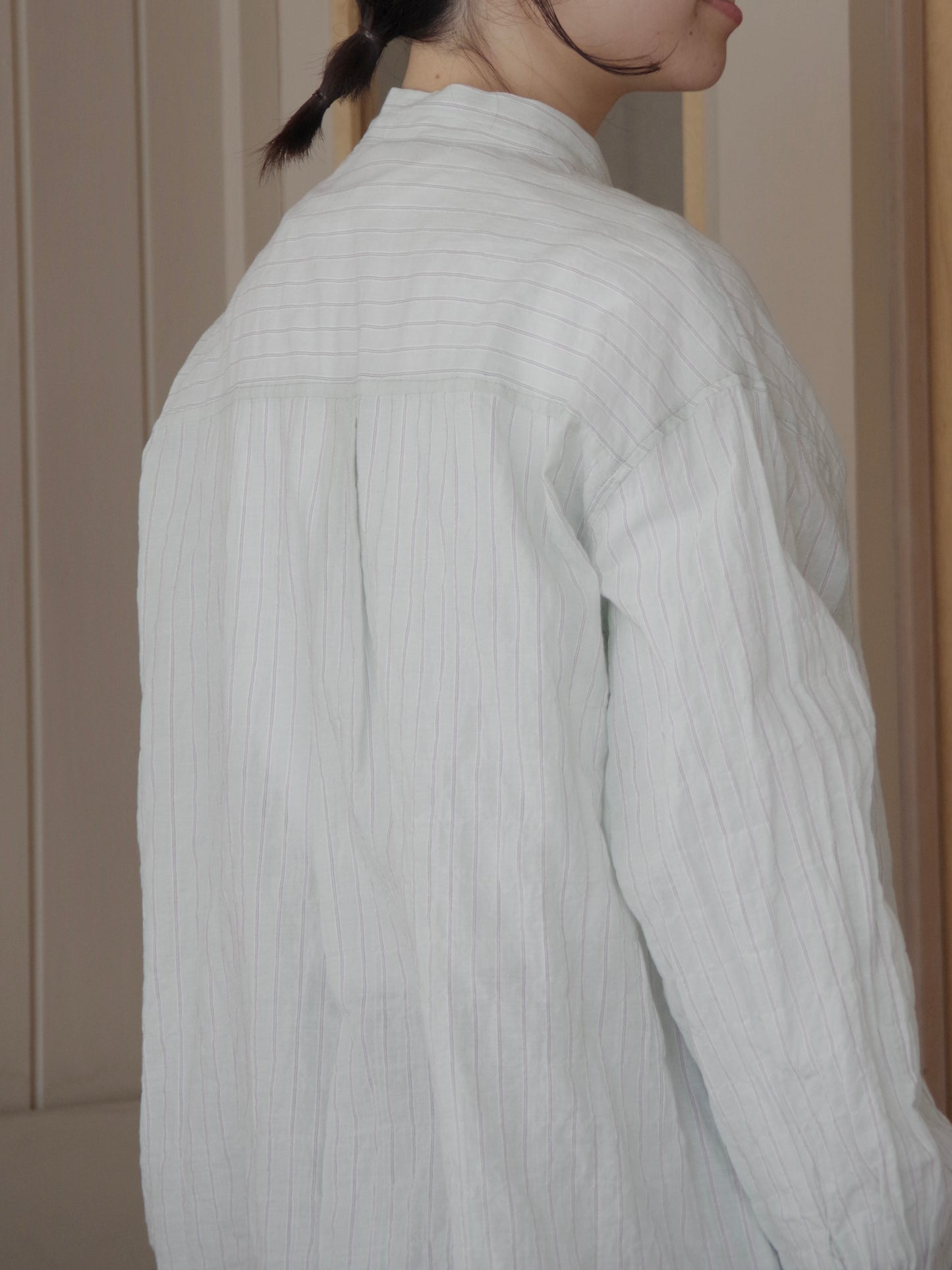 shirring stripe バンドカラーシャツ (2 color) | bulle de savon