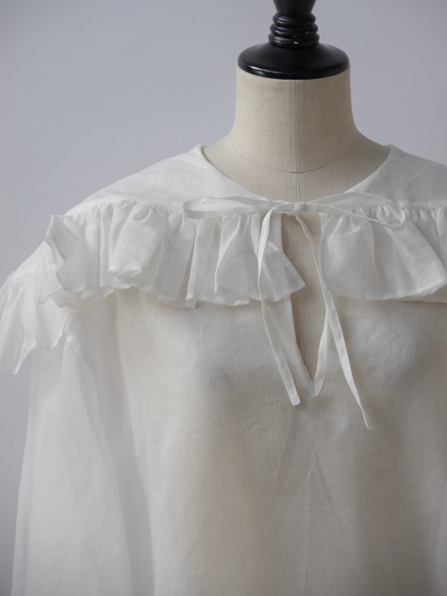 fril collar blouse | Heriter