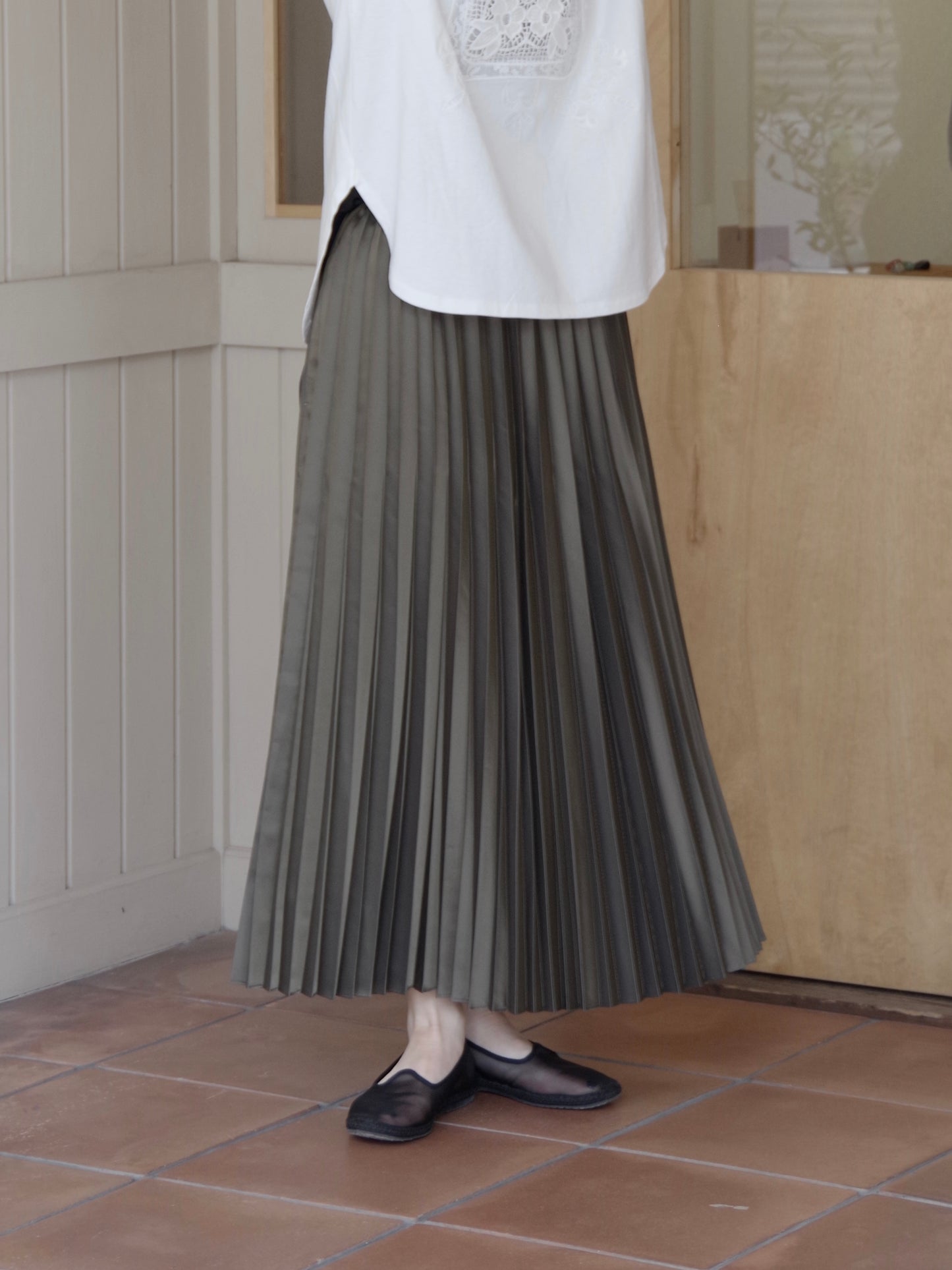 Polyester twill half way accordion pleated skir | itochi