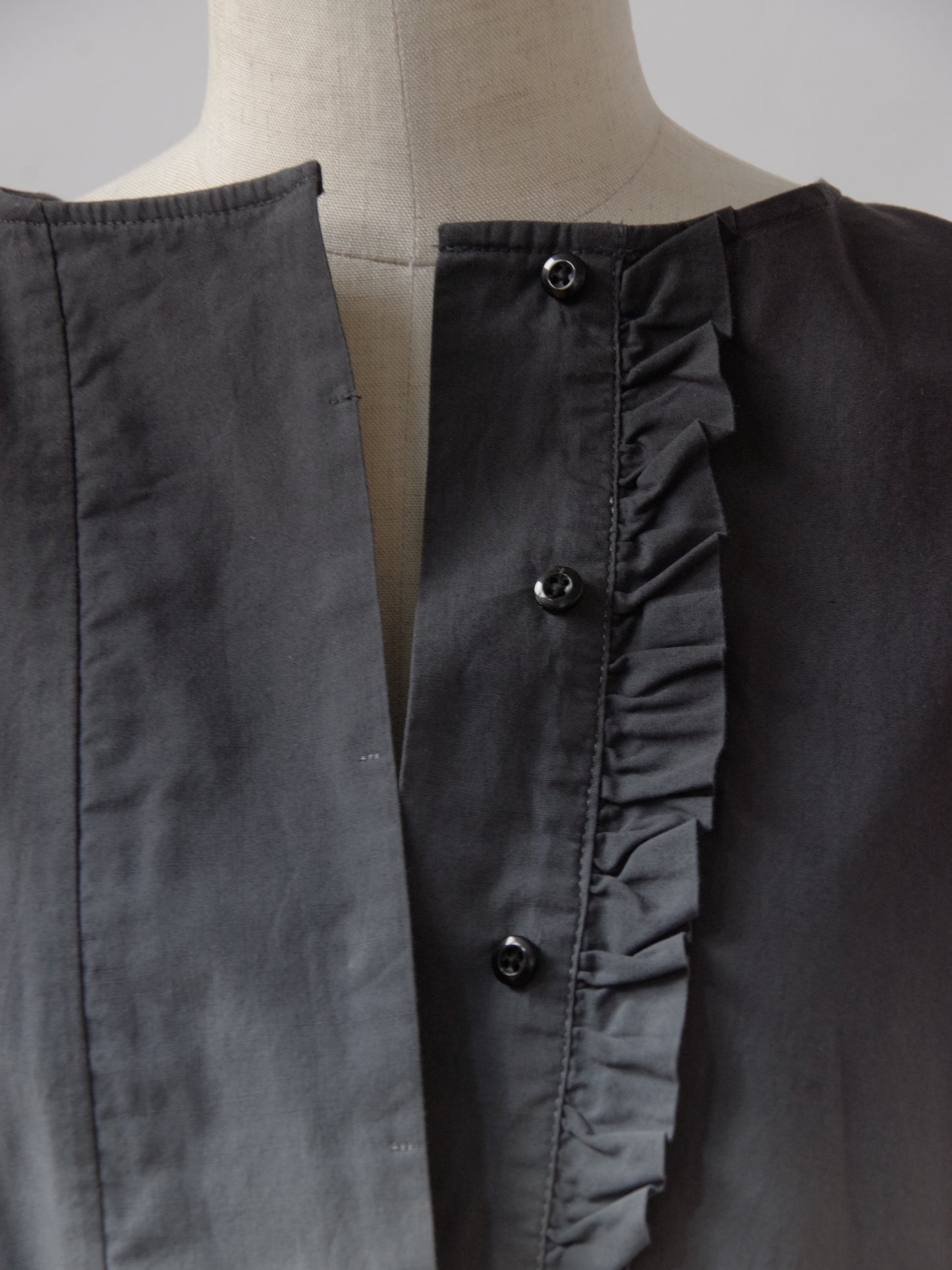 BLACK GRADEIENT FRILL DRESS | sisisi