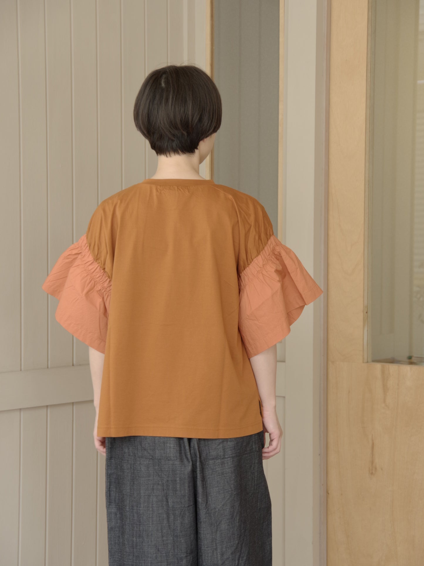 バイカラーギャザースリーブTシャツ (3colors) | UNIVERSAL SEVEN
