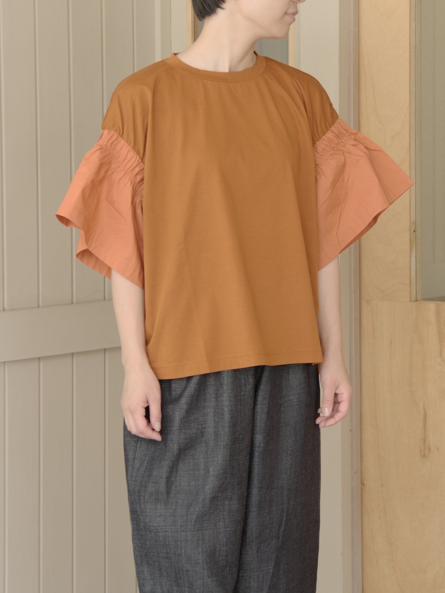 バイカラーギャザースリーブTシャツ (3colors) | UNIVERSAL SEVEN