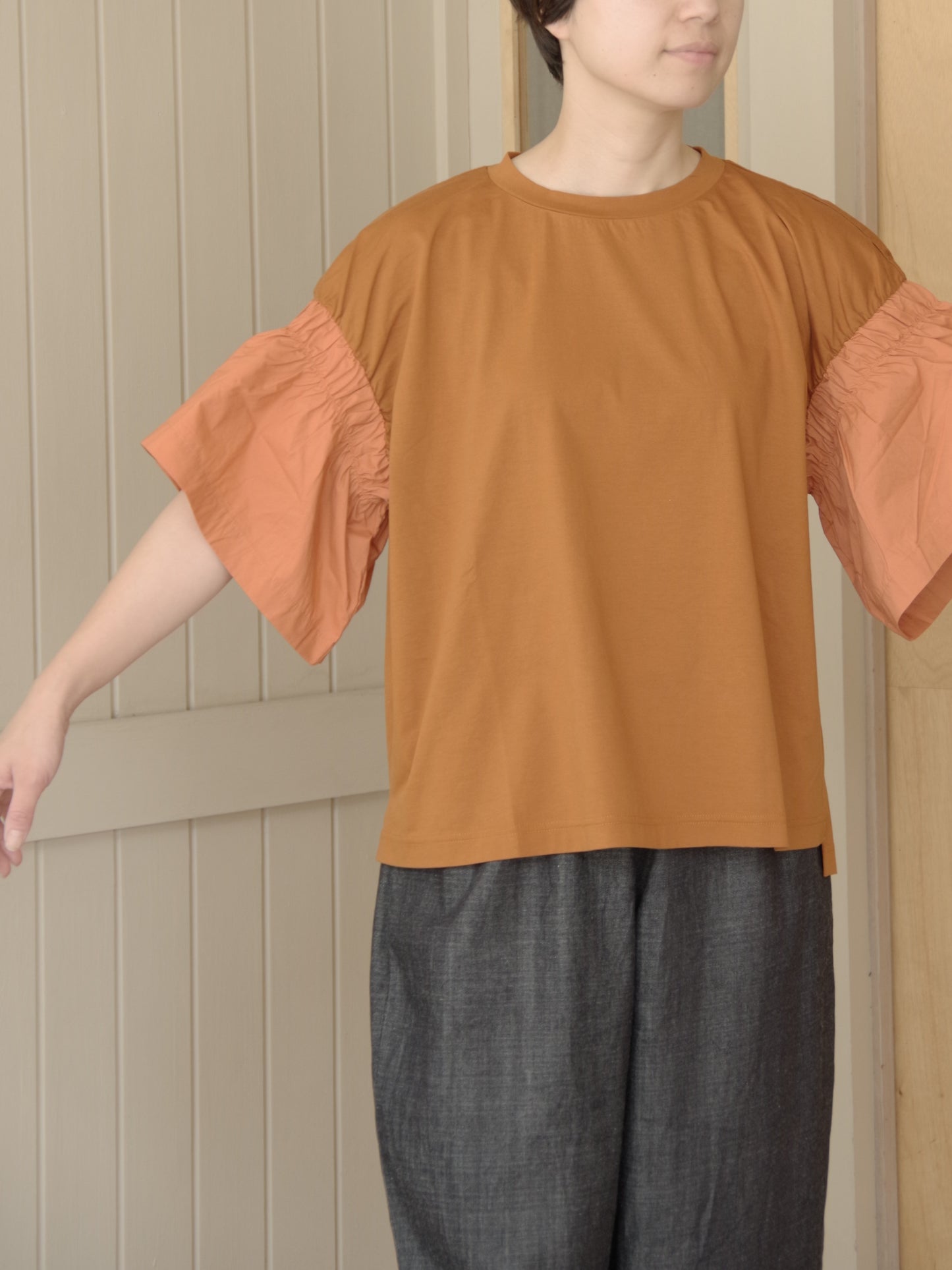 バイカラーギャザースリーブTシャツ (3colors) | UNIVERSAL SEVEN