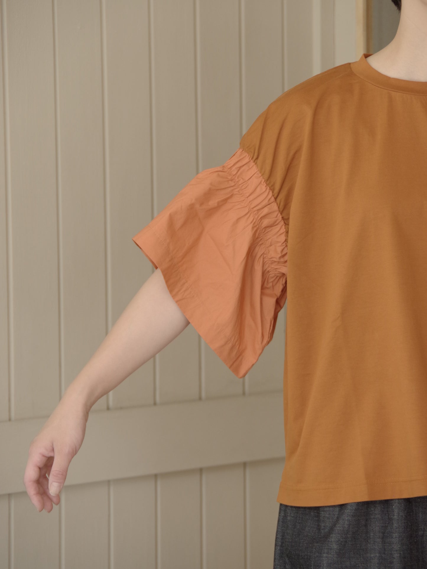 バイカラーギャザースリーブTシャツ (3colors) | UNIVERSAL SEVEN