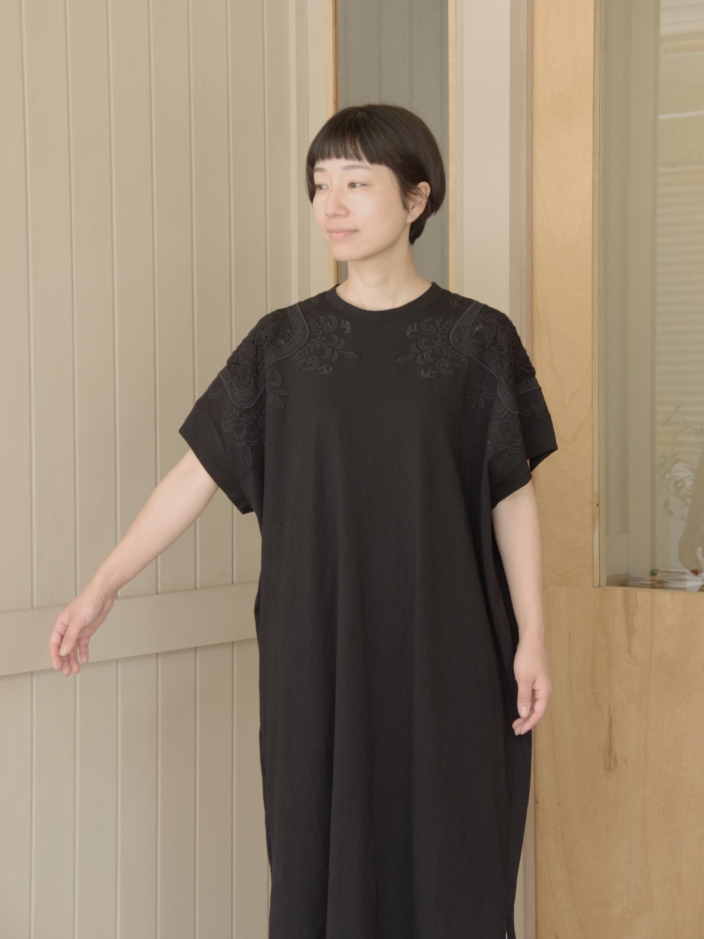 コットンレース刺繍ワンピース | yuni