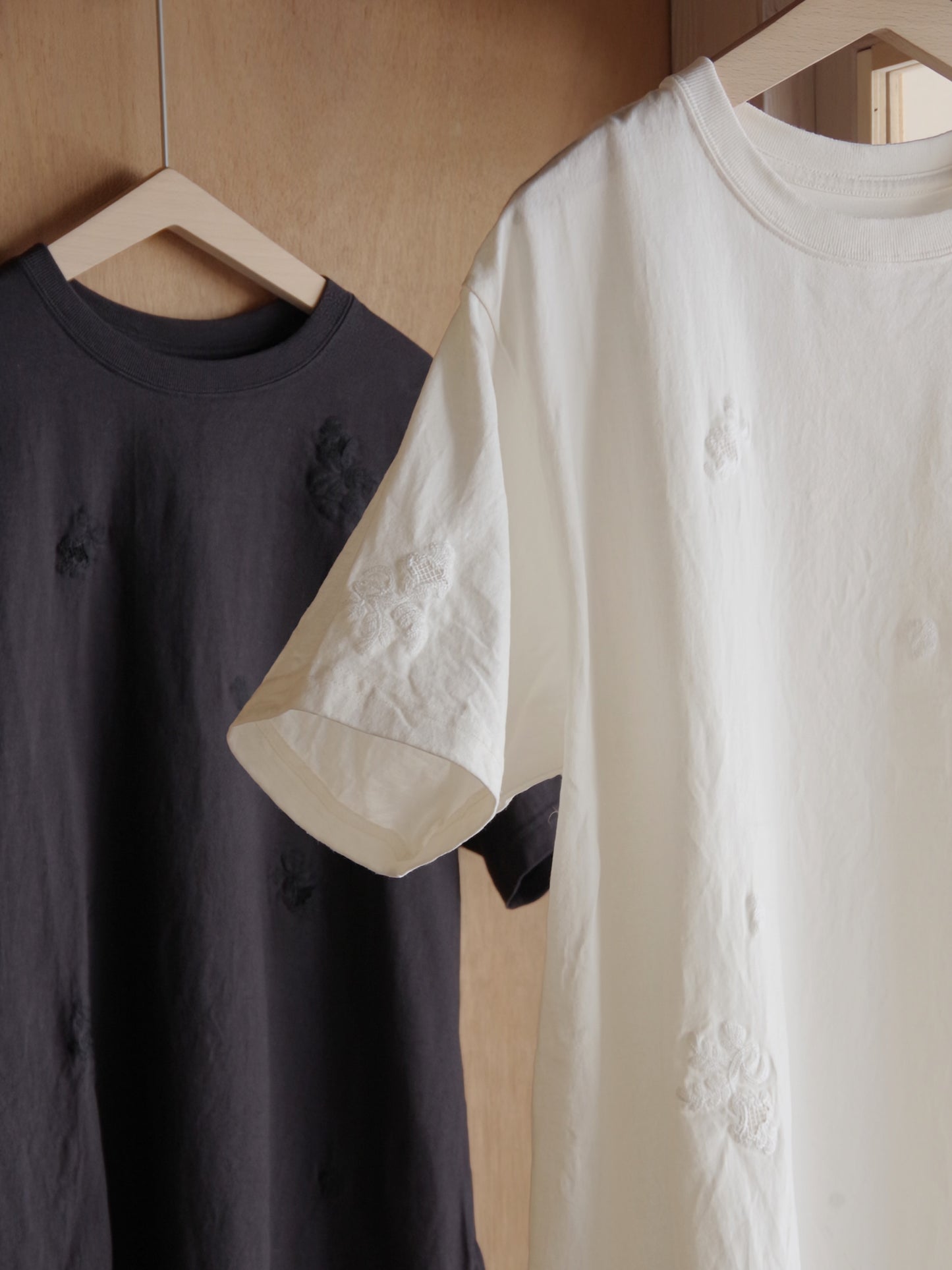 antique chain embroidery Tシャツ| qiri