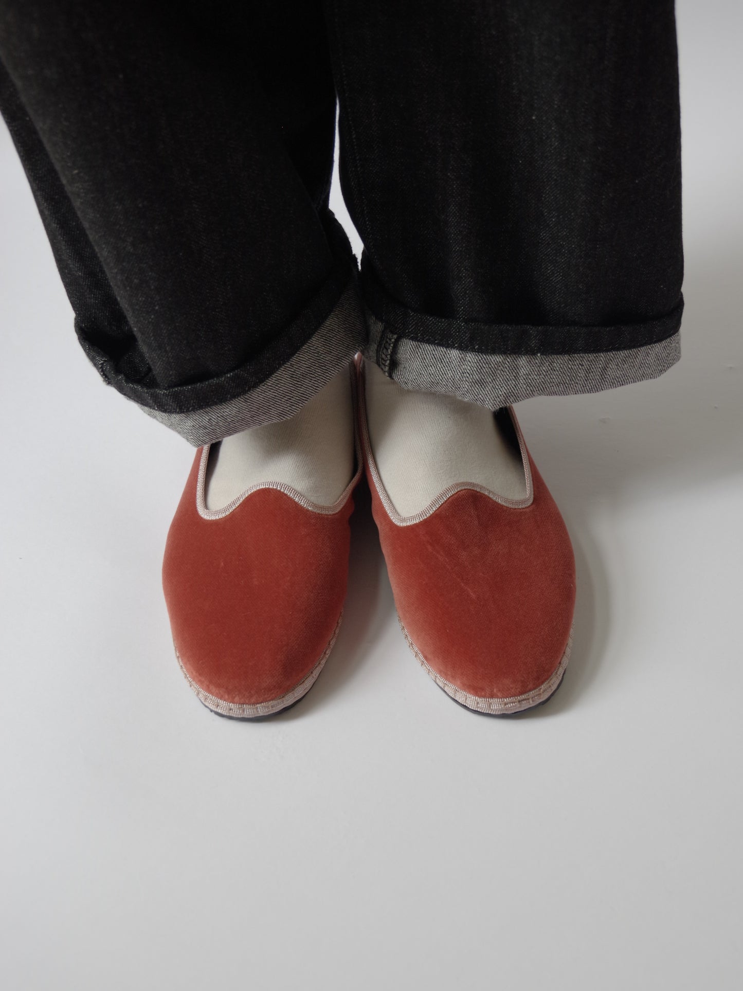 TRAGARA / MARRON×ROSE | Sciuscià
