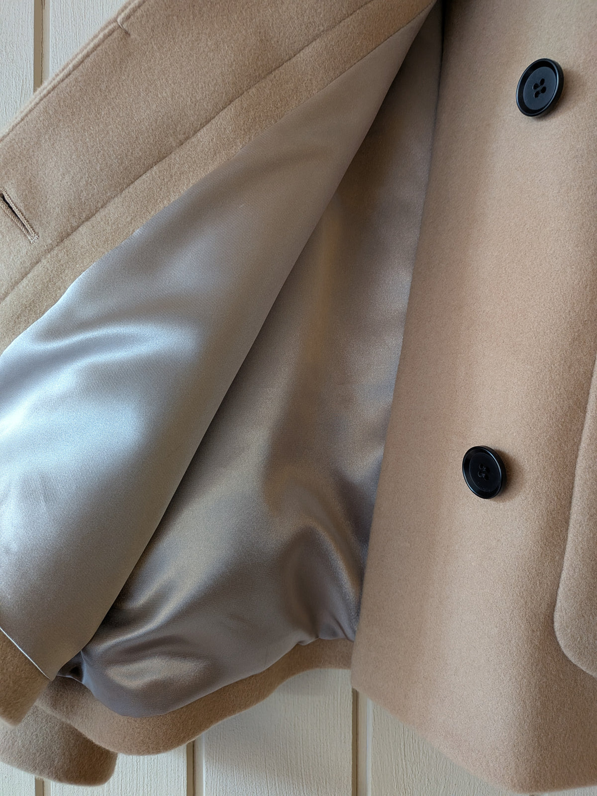 SHORT ROUND NECK COAT | SI-HIRAI