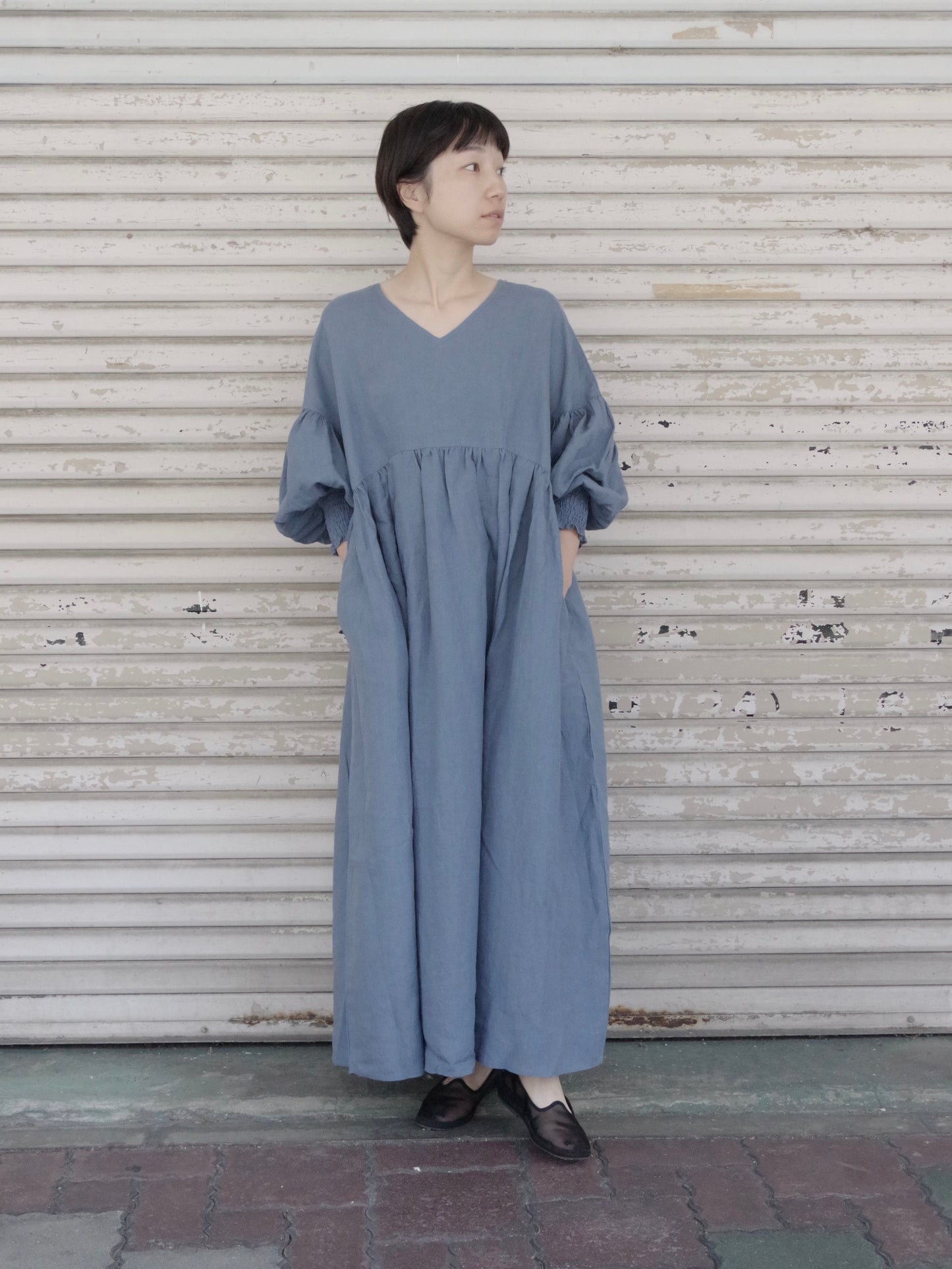 トリプルワッシャーリネン Vネックワンピース ( 2color) | UNIVERSAL TISSU