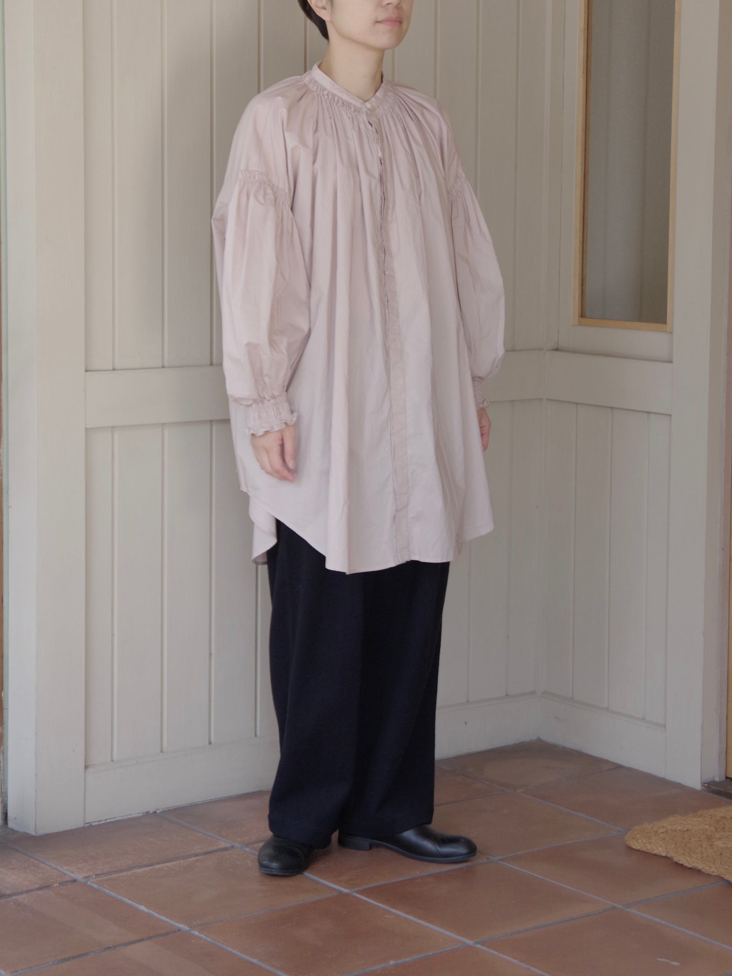 ナチュラルタイプライターロングスリーブトリプルシャーリングブラウス | UNIVERSAL TISSU