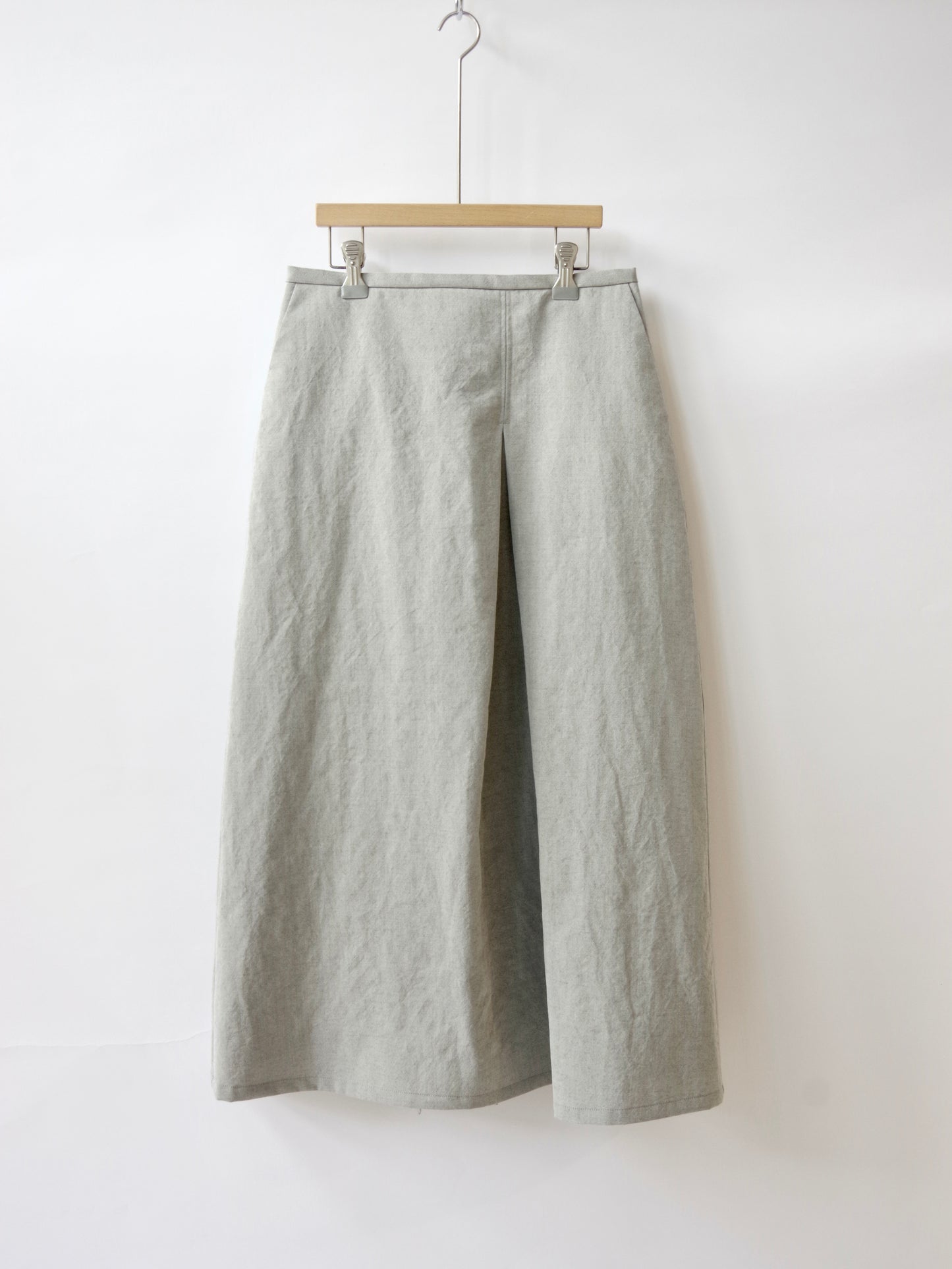 強撚ウールギャバ ボックスタック スカート | iki