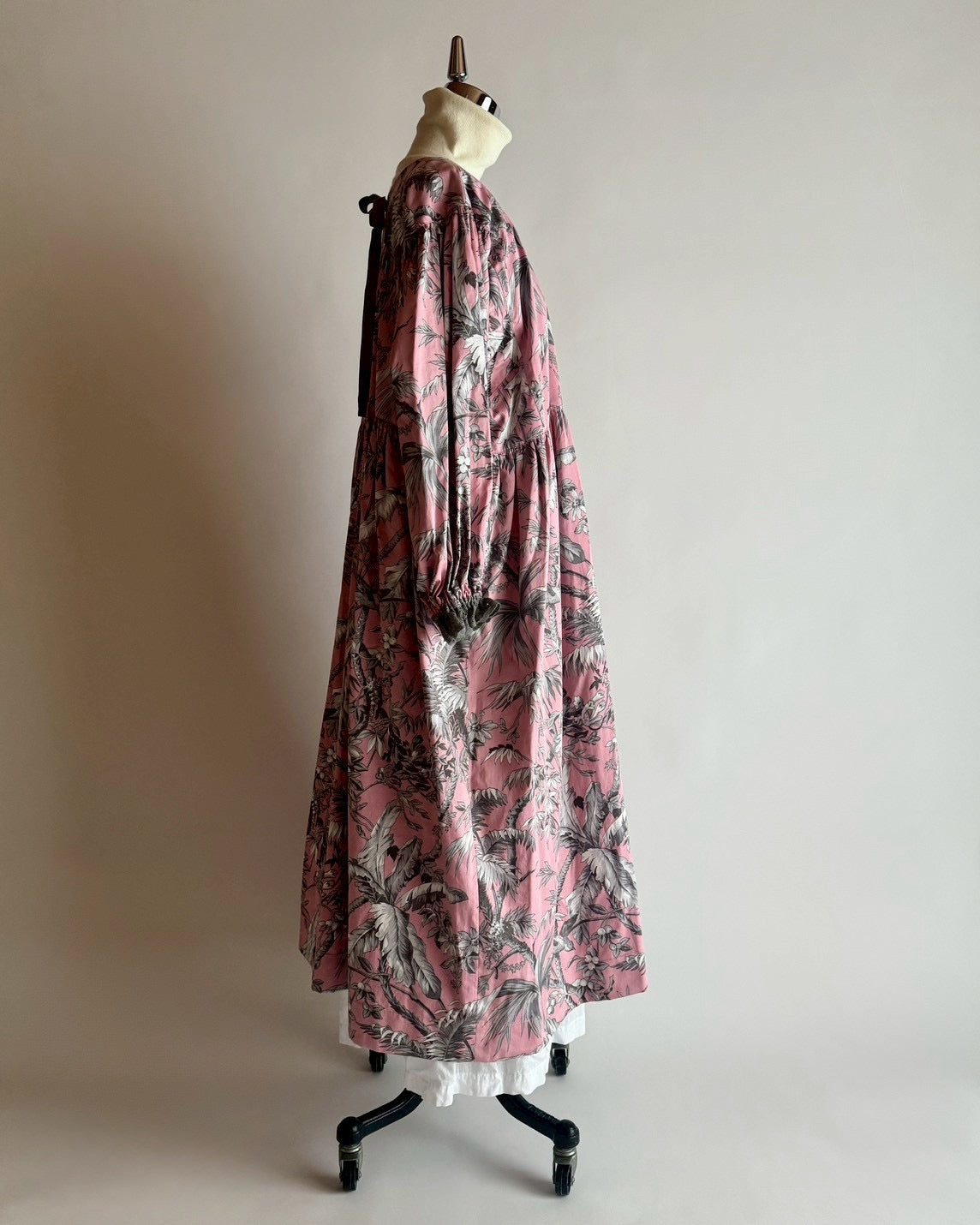 ビンテージプリント ギャザー切り替えワンピース MO-24-OP-063 | motley