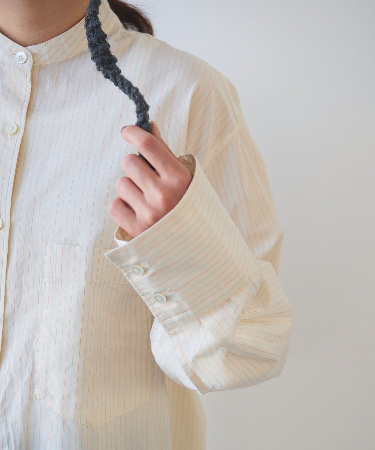 コットンシルク ストライプ moe sleeves バックリボン シャツ | yuni