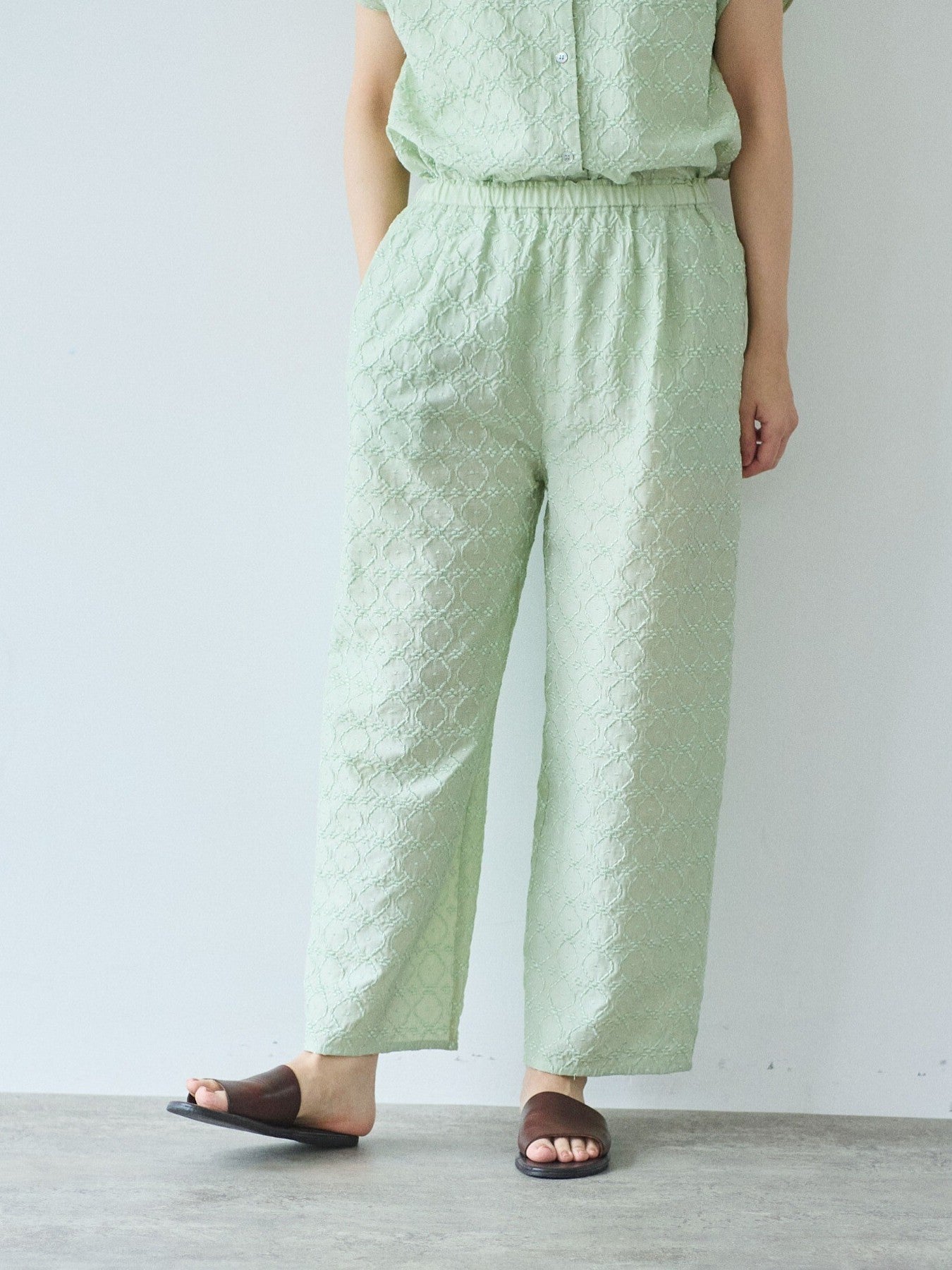 単色刺繍 wide pettit パンツ | yuni