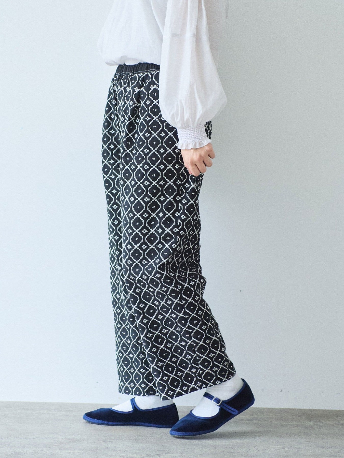 単色刺繍 wide pettit パンツ | yuni