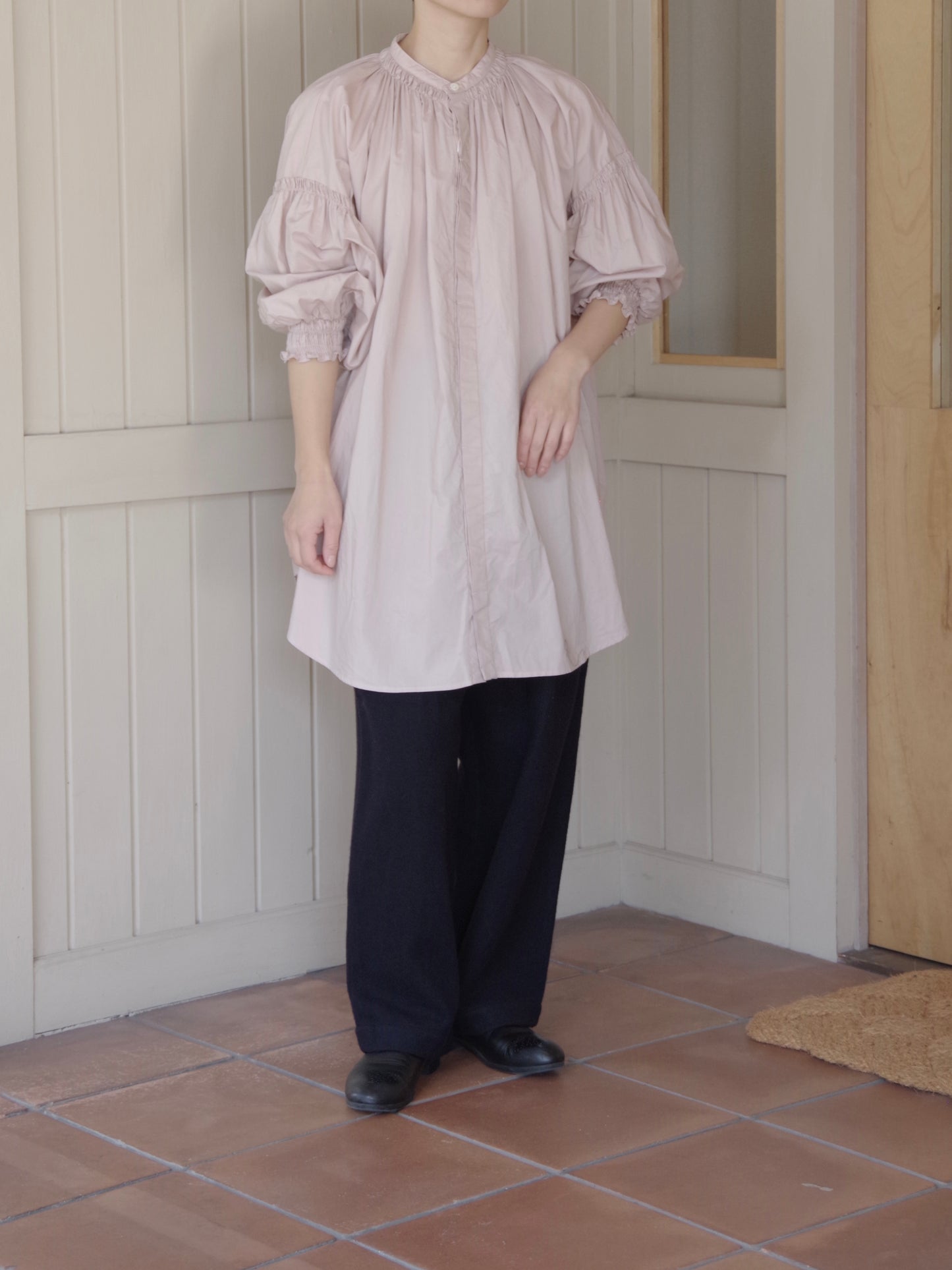 ナチュラルタイプライターロングスリーブトリプルシャーリングブラウス | UNIVERSAL TISSU