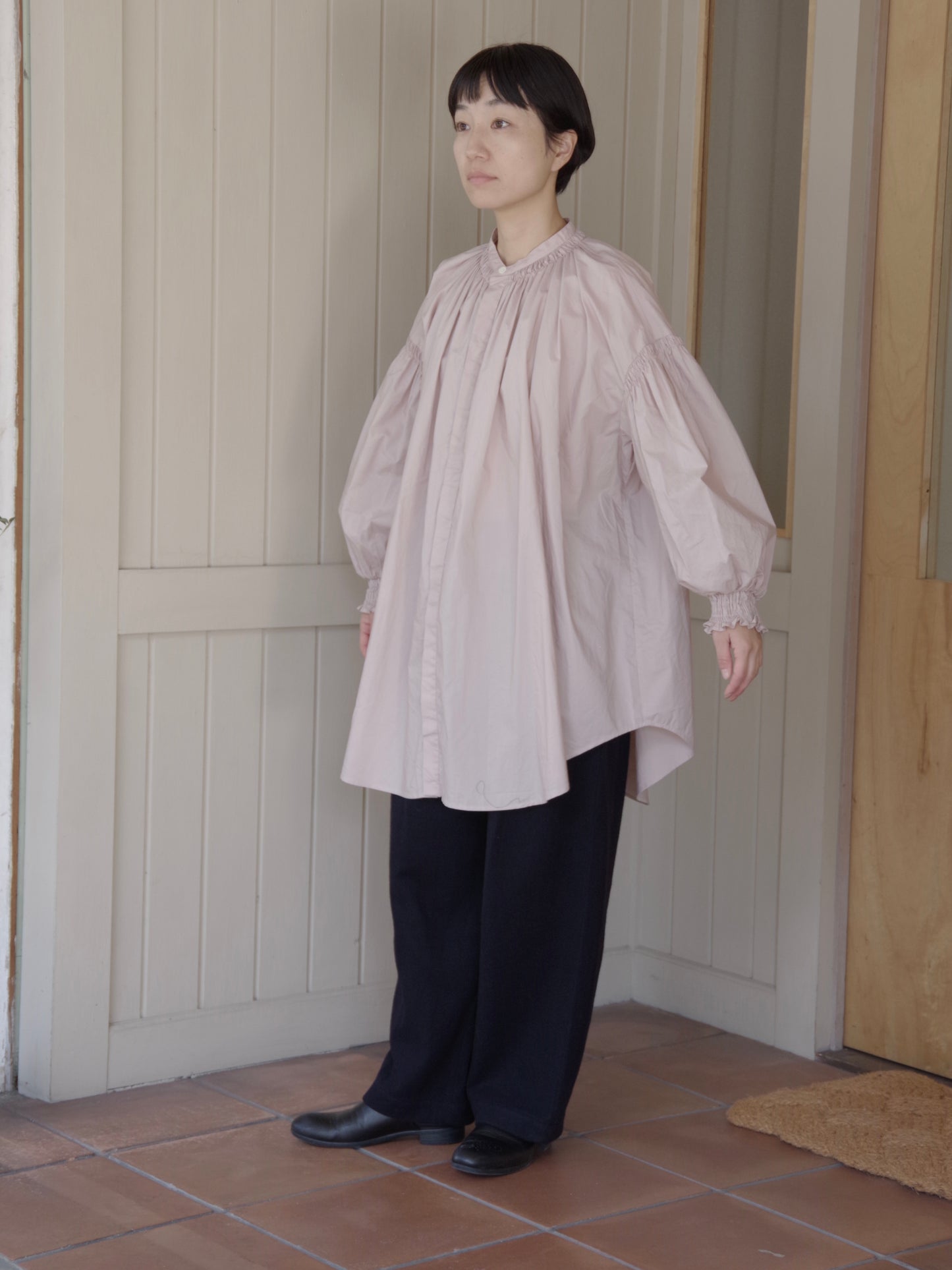 ナチュラルタイプライターロングスリーブトリプルシャーリングブラウス | UNIVERSAL TISSU