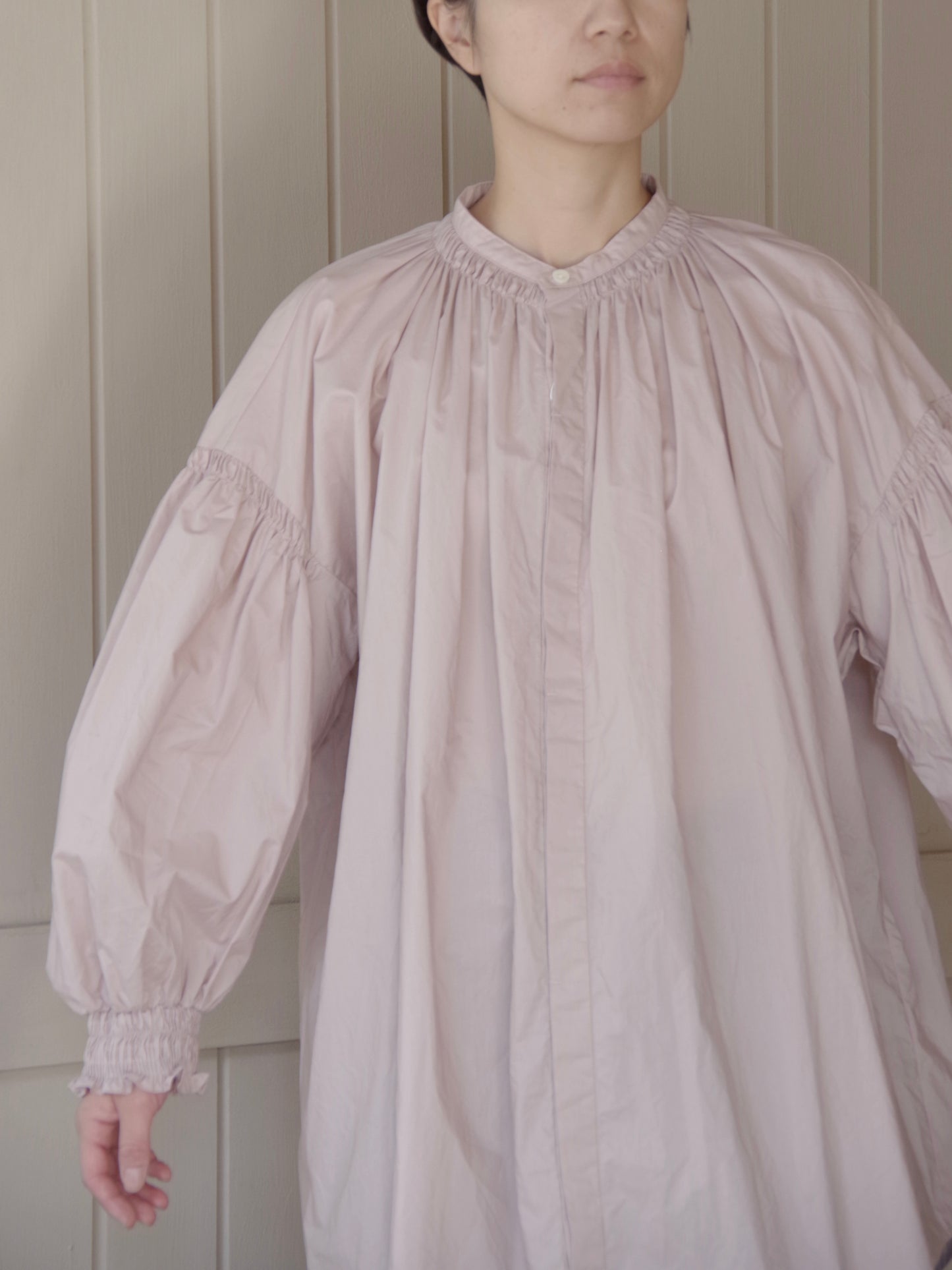 ナチュラルタイプライターロングスリーブトリプルシャーリングブラウス | UNIVERSAL TISSU