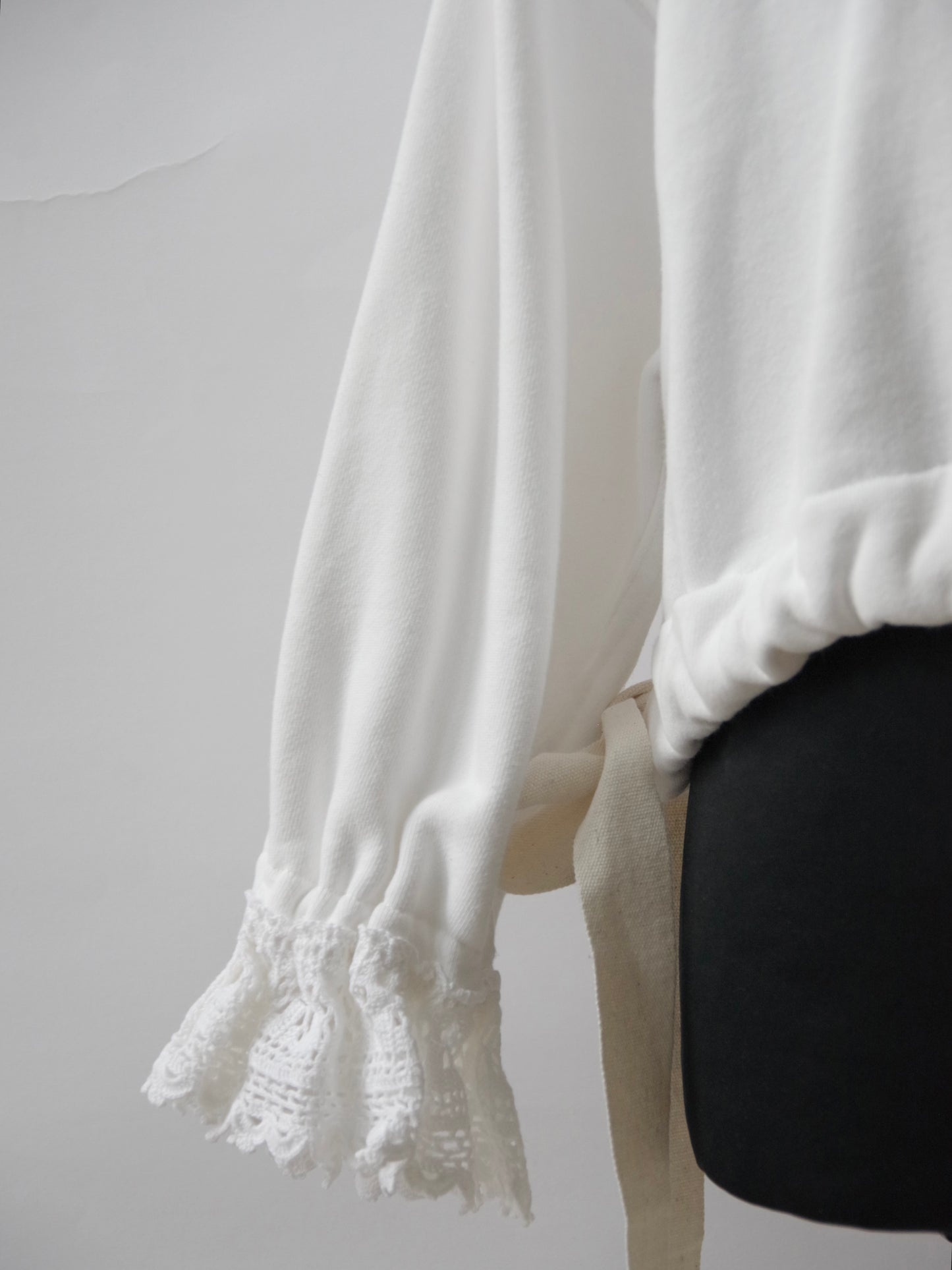 アンティークレース×裏毛 ショートプルオーバー MO-24-CT001 | motley