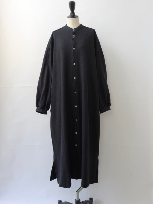 ウール圧縮 バンドカラーワンピースコート | UNIVERSAL TISSU