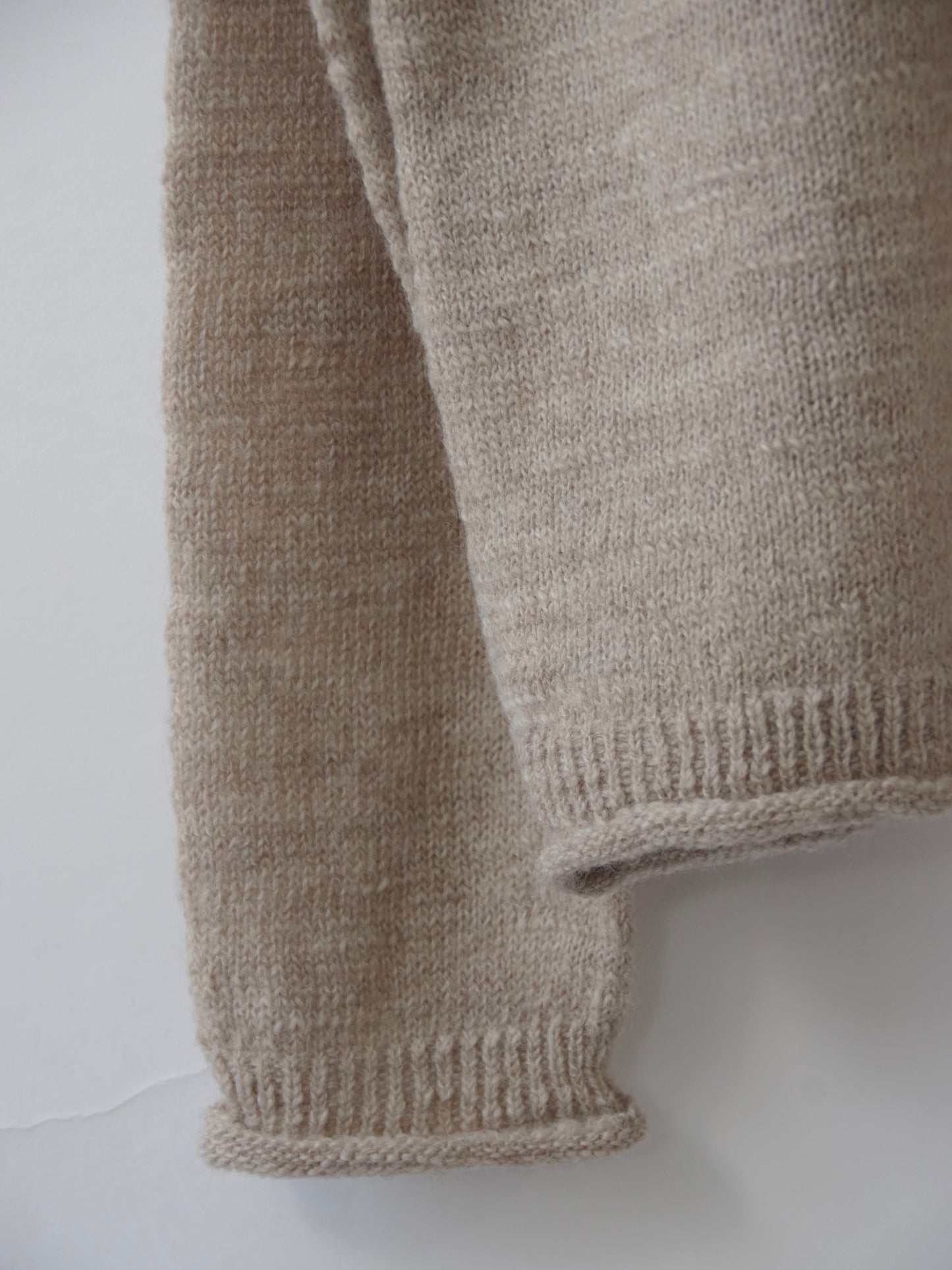 ランダムスラブウール 5Gホールガーメントシンプルポケットプルオーバー | Hands of creation