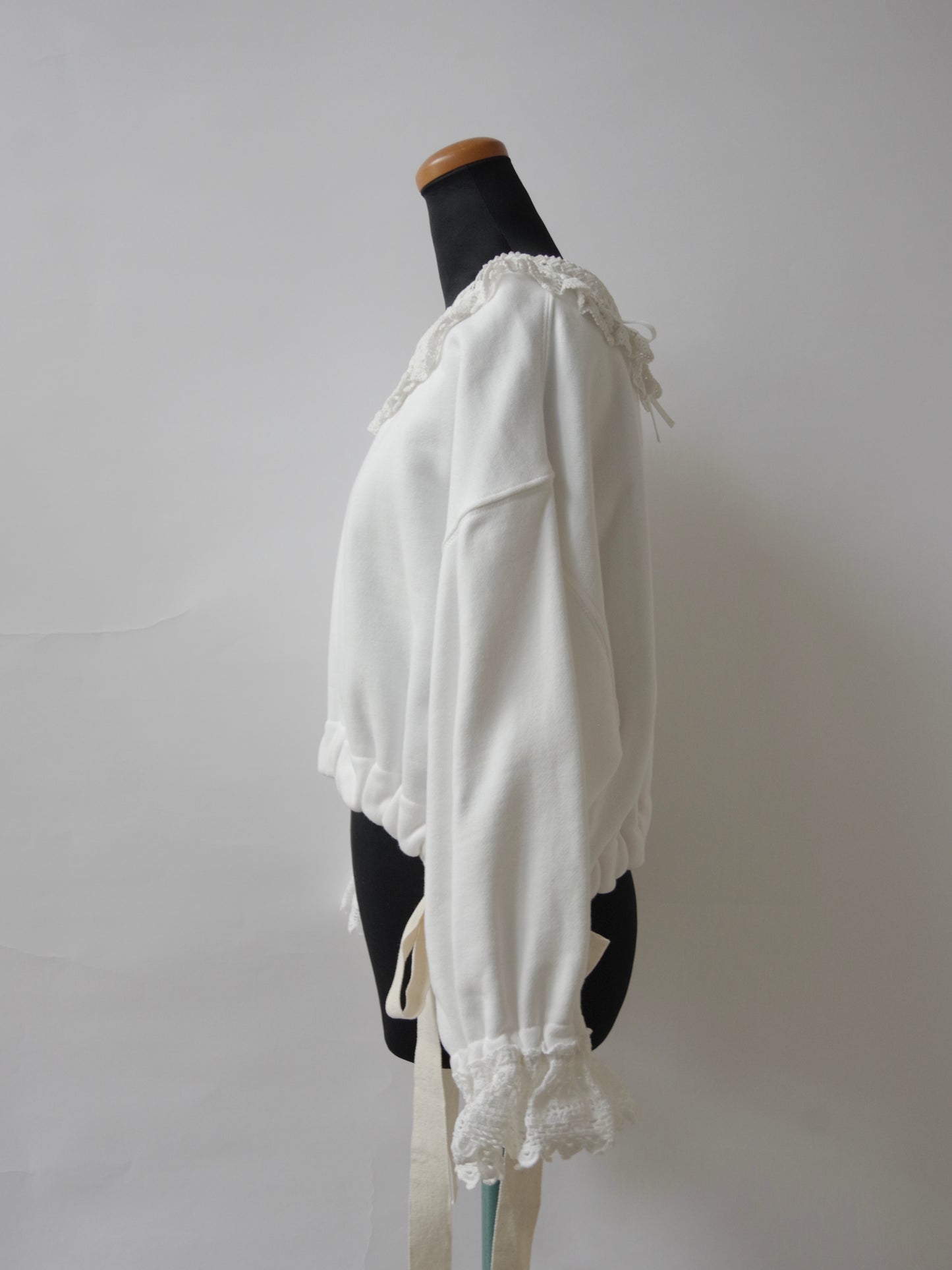 アンティークレース×裏毛 ショートプルオーバー MO-24-CT001 | motley