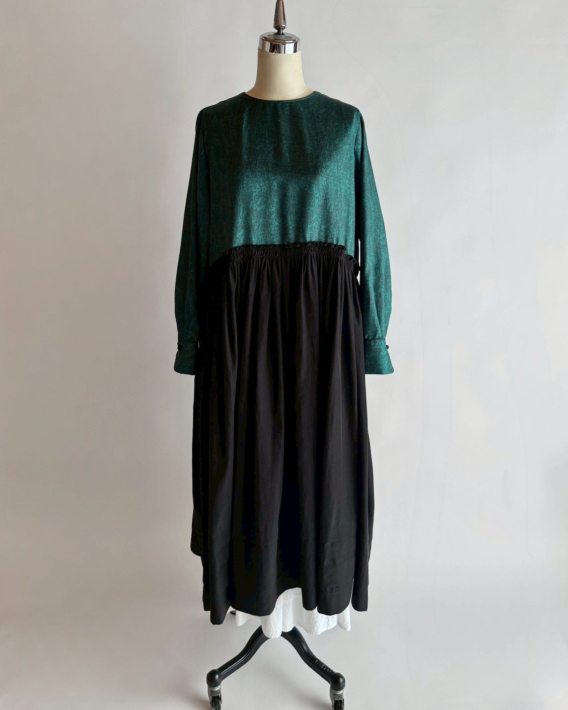 フリルカラーギャザー切り替えワンピース MO-25-OP-074 | motley