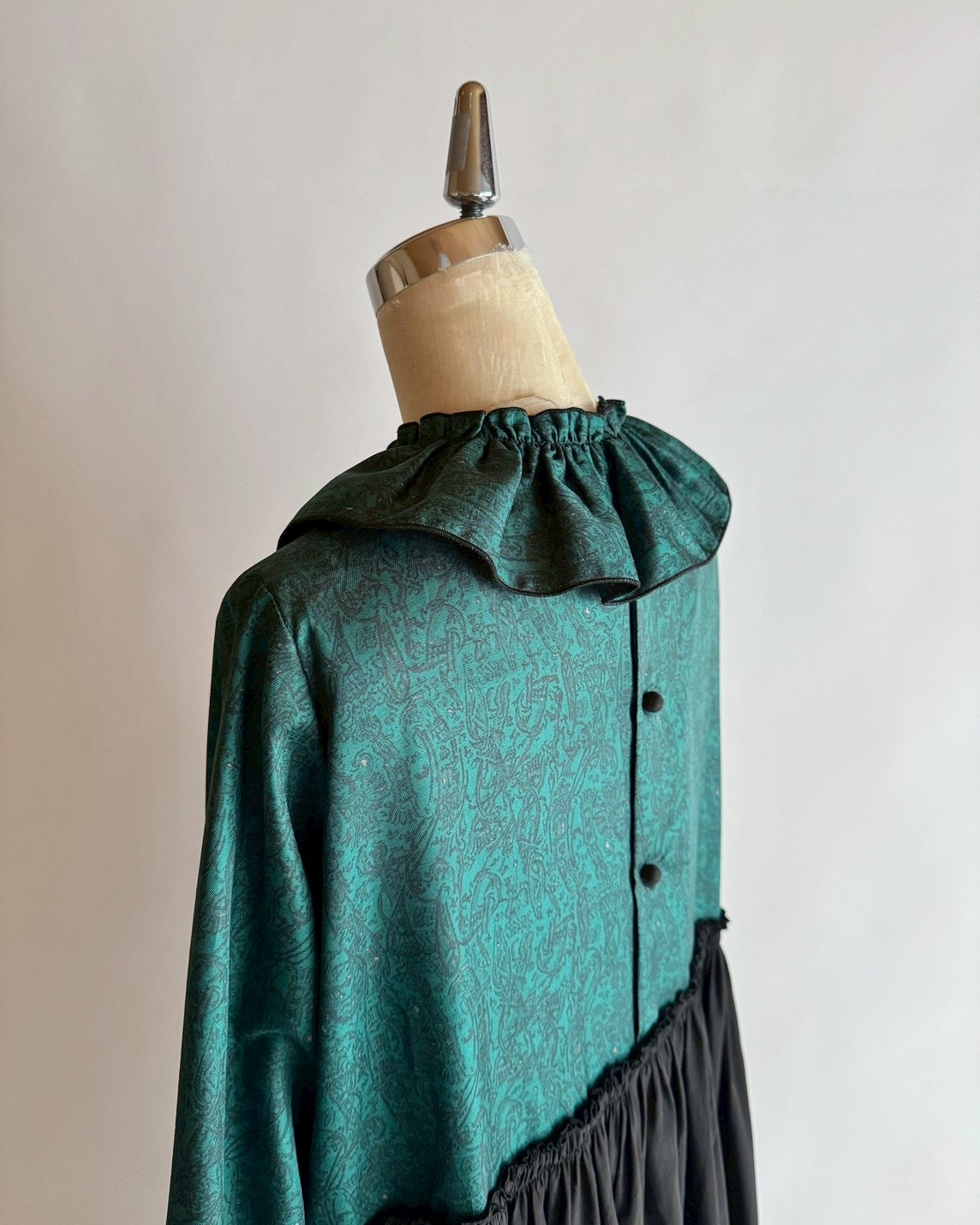 フリルカラーギャザー切り替えワンピース MO-25-OP-074 | motley