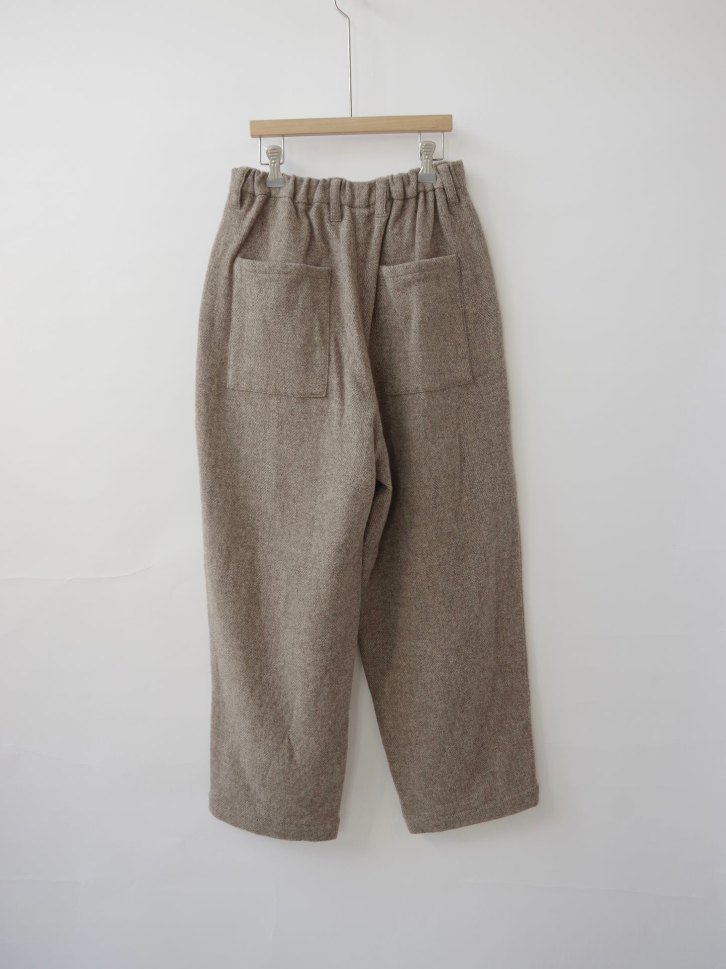 オリジナルウールへリンボンタックストレートパンツ |  TISSU