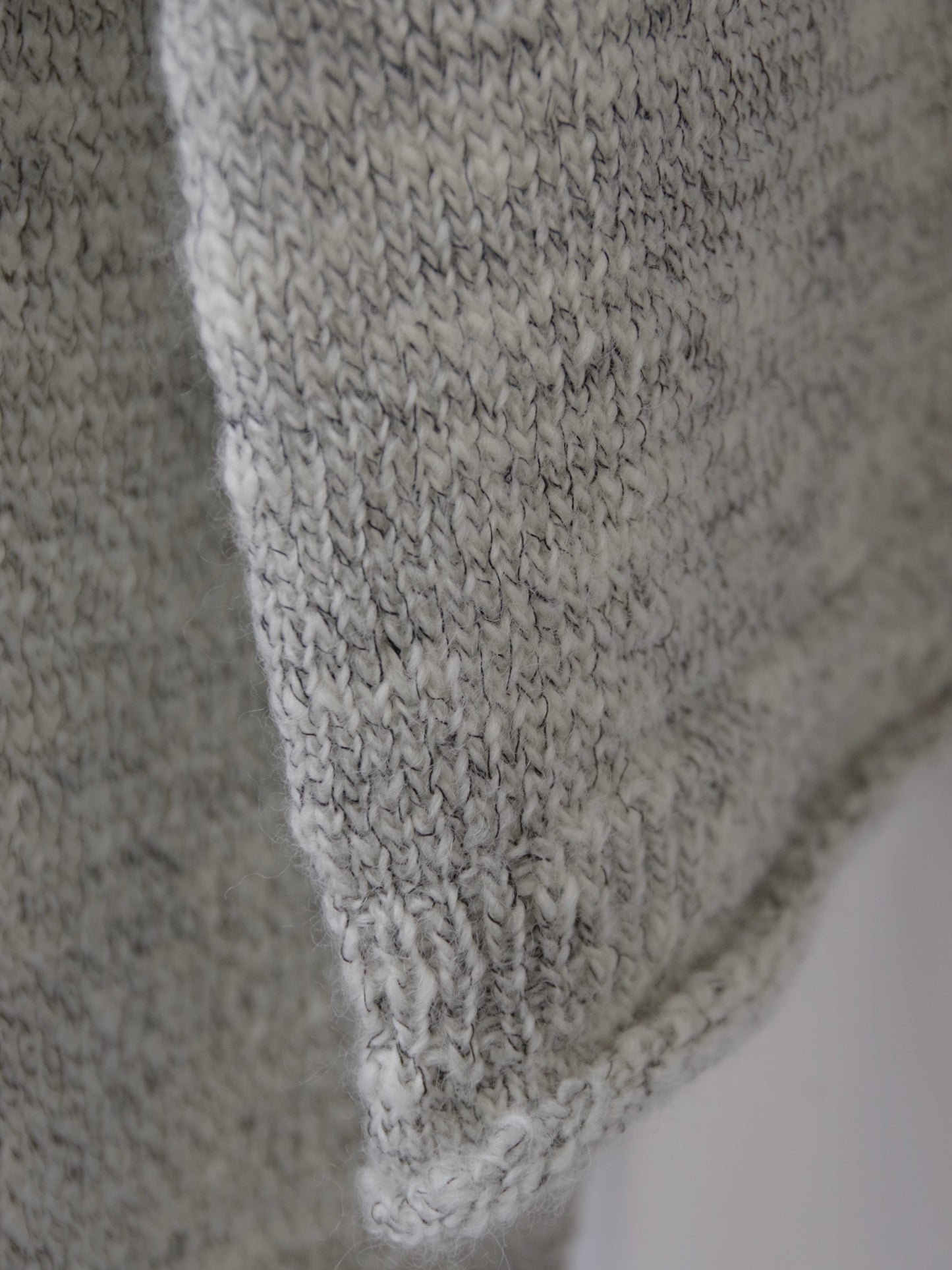 ランダムスラブウール 5Gホールガーメントシンプルポケットプルオーバー | Hands of creation