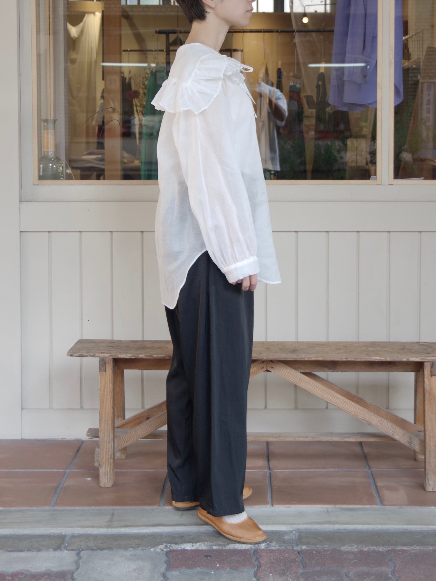 fril collar blouse  |  Heriter
