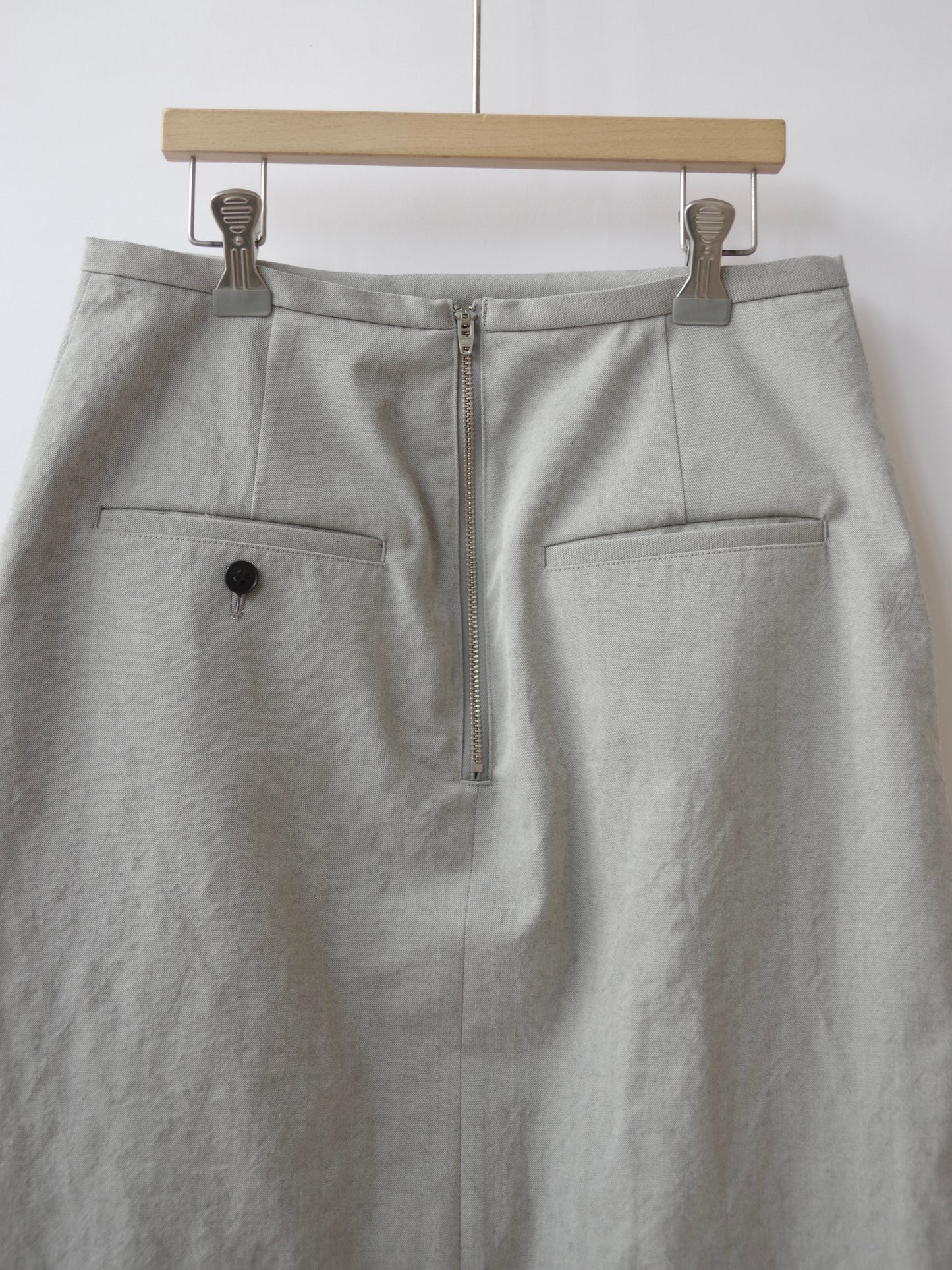 強撚ウールギャバ ボックスタック スカート | iki