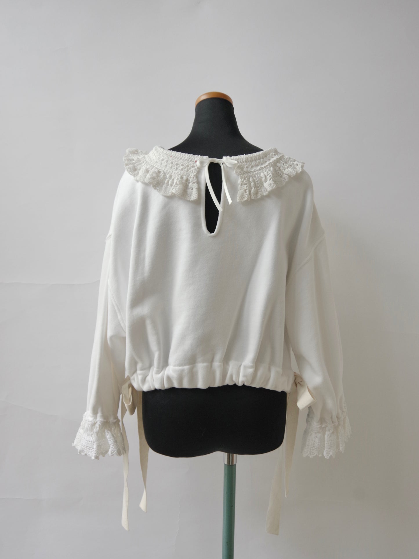 アンティークレース×裏毛 ショートプルオーバー MO-24-CT001 | motley