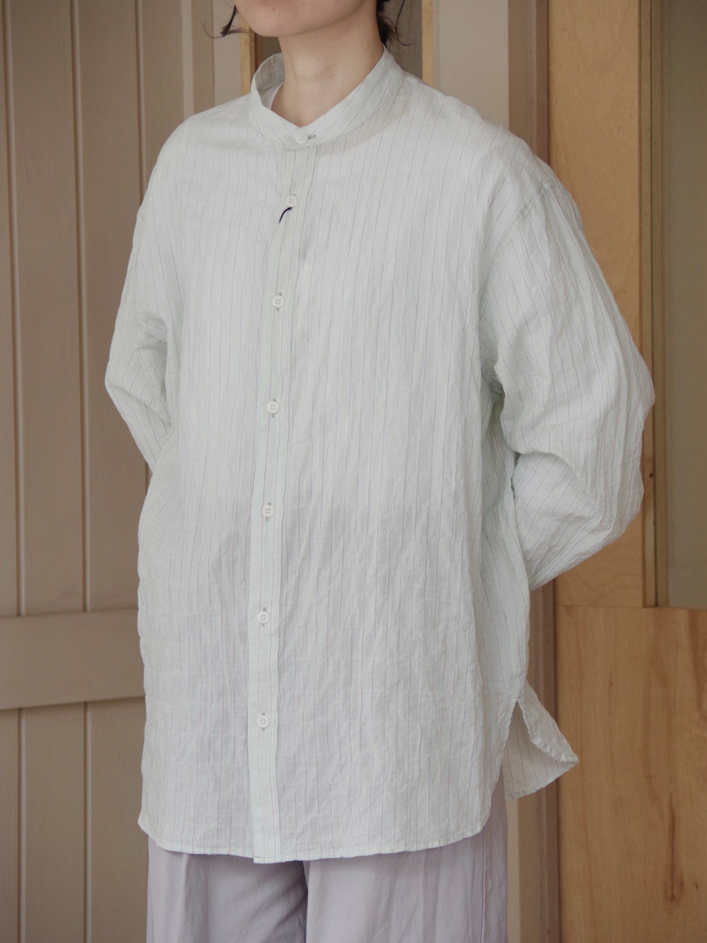 shirring stripe バンドカラーシャツ (2 color) | bulle de savon