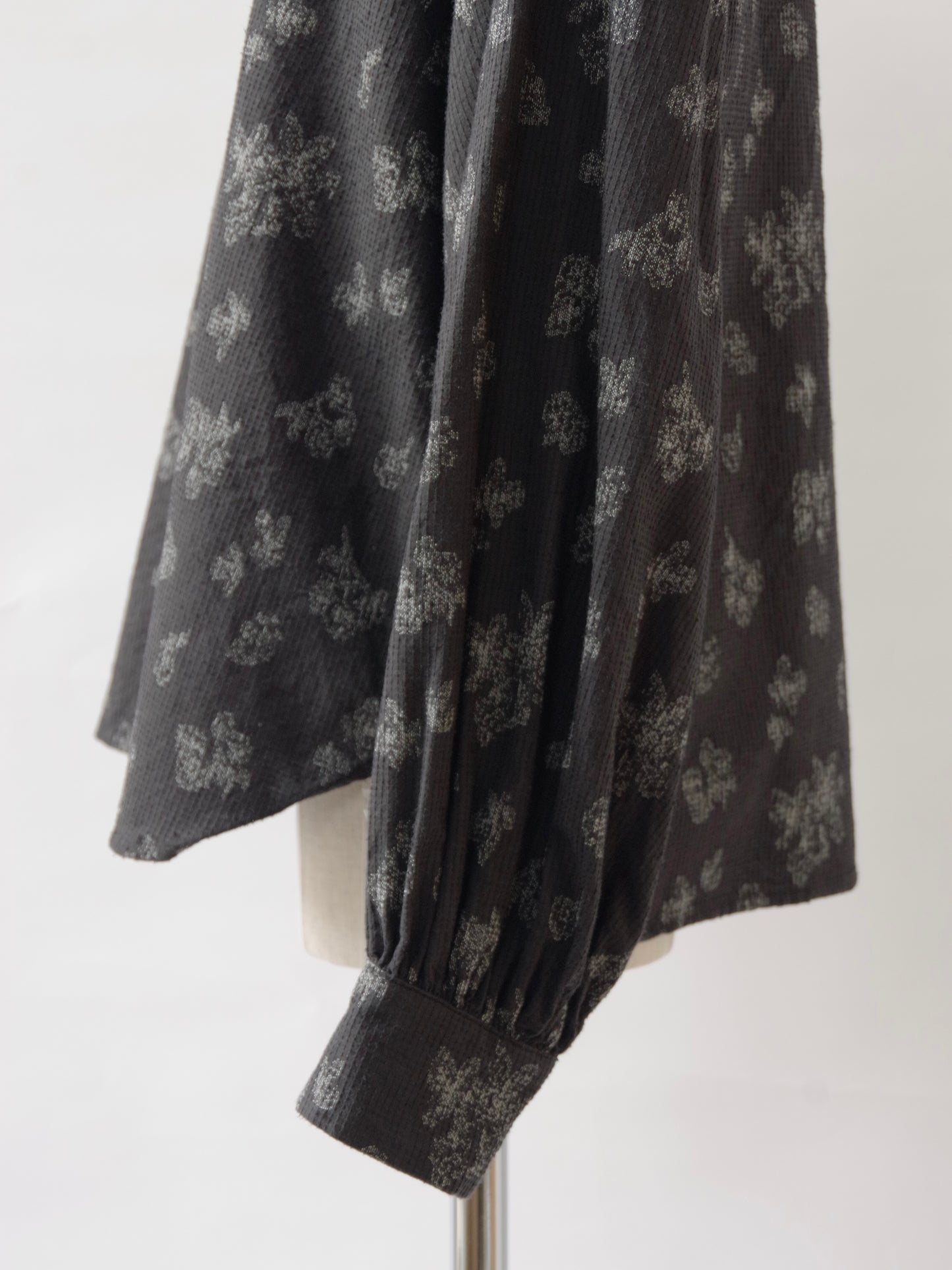 lucie ボリュームスリーブブラウス | qiri