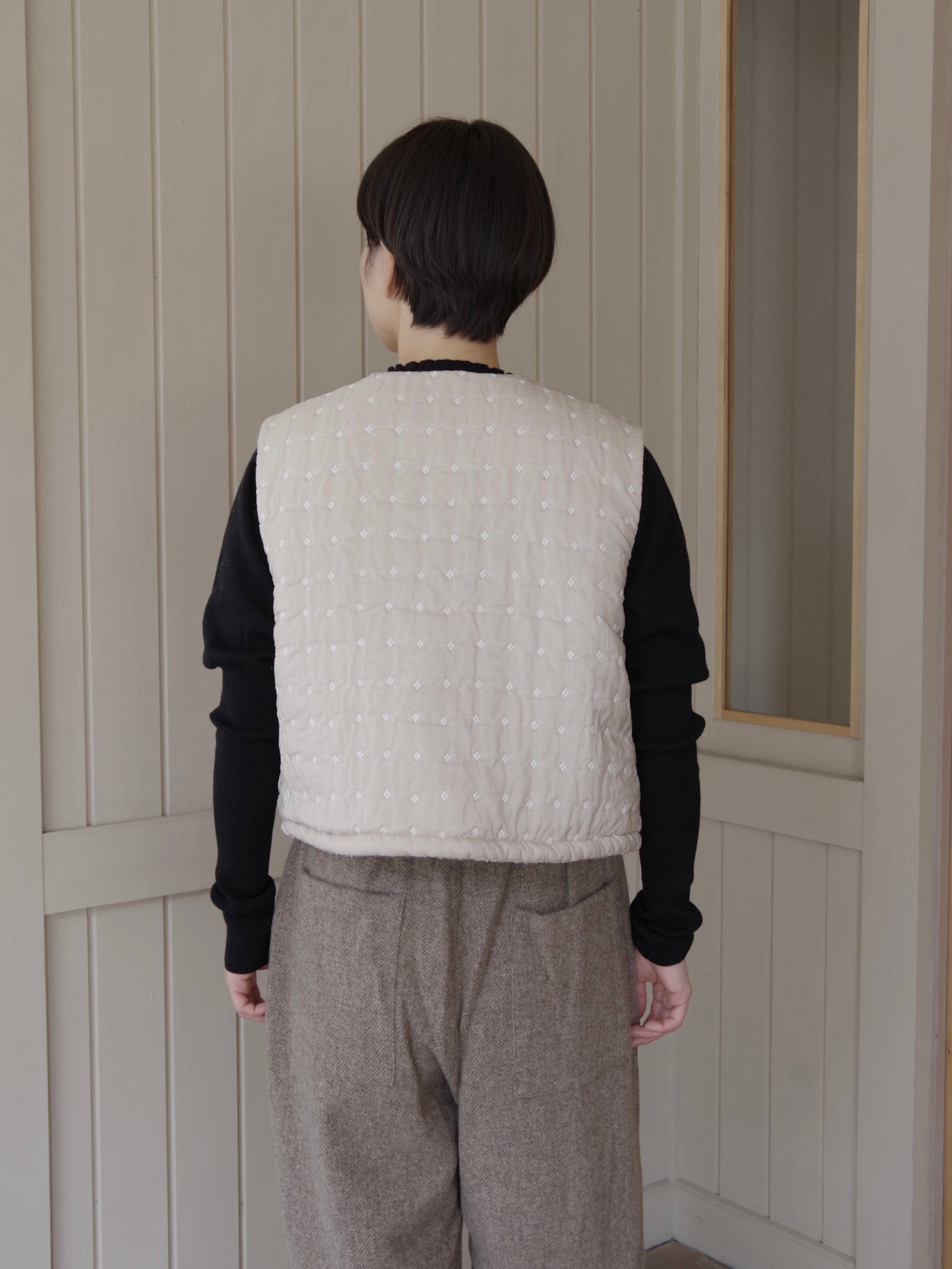flower dot quilt jacquard ショートリバーシブルベスト | qiri
