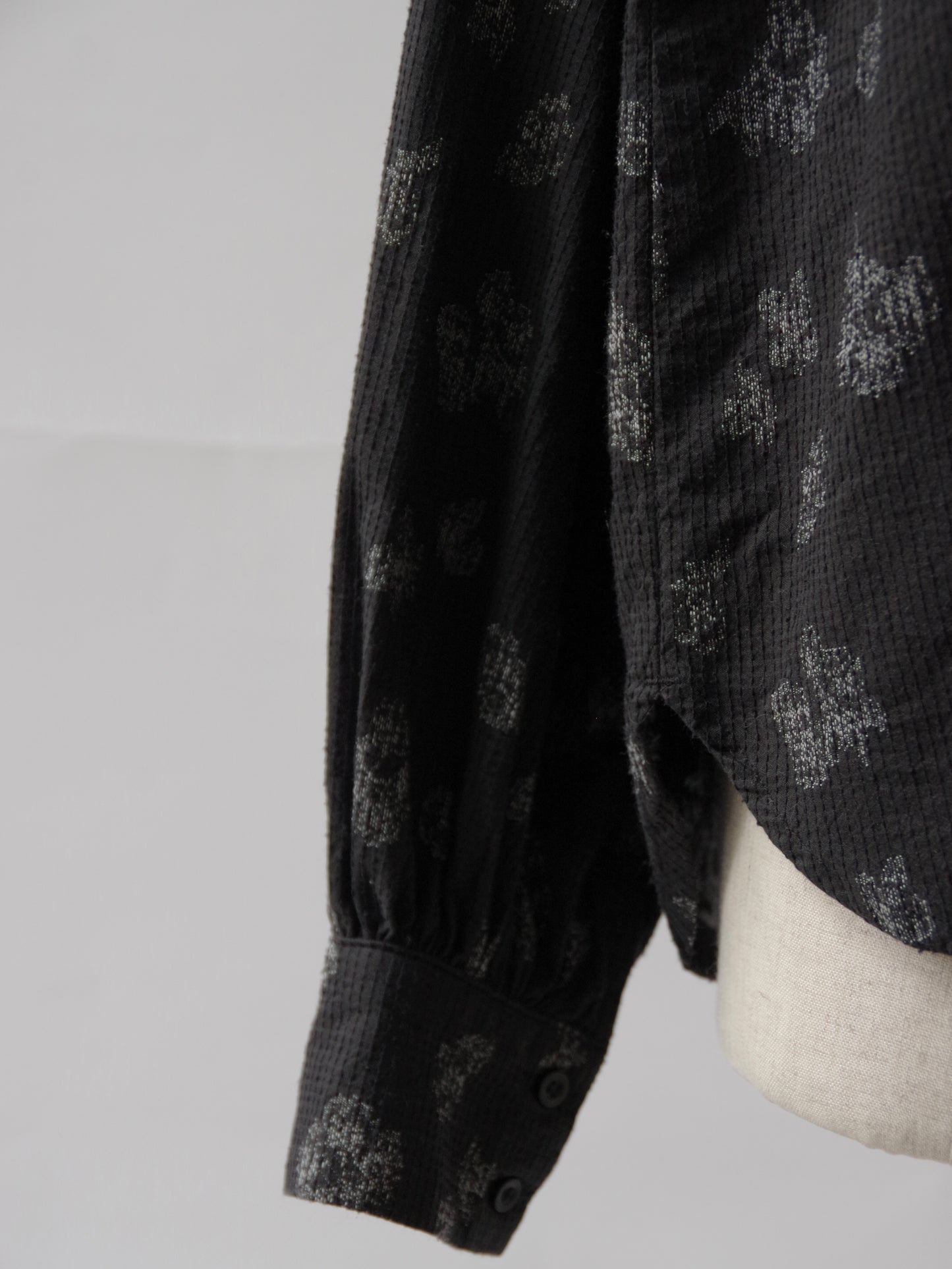 lucie ボリュームスリーブブラウス | qiri