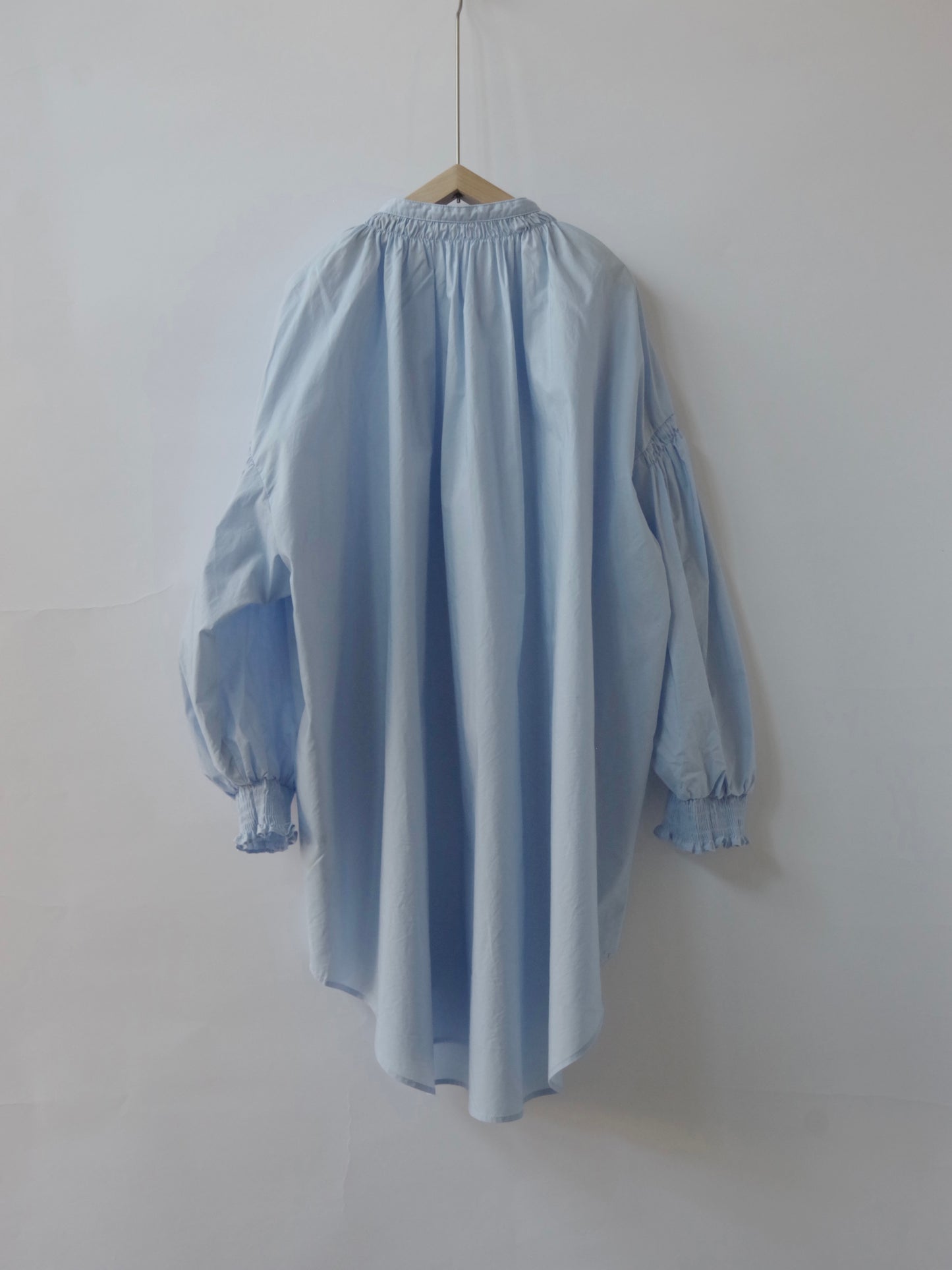 ナチュラルタイプライターロングスリーブトリプルシャーリングブラウス | UNIVERSAL TISSU