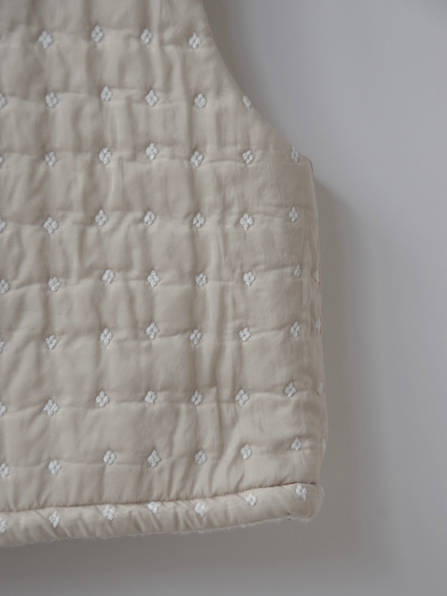 flower dot quilt jacquard ショートリバーシブルベスト | qiri