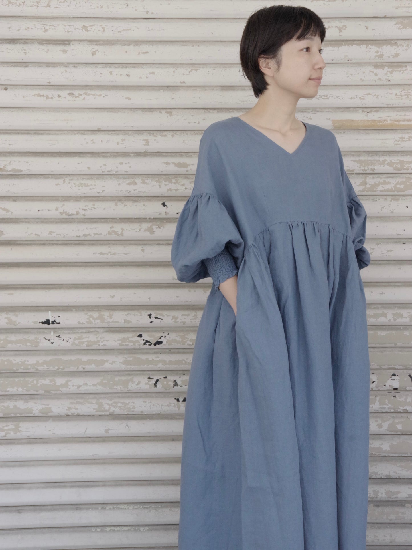 トリプルワッシャーリネン Vネックワンピース ( 2color) | UNIVERSAL TISSU