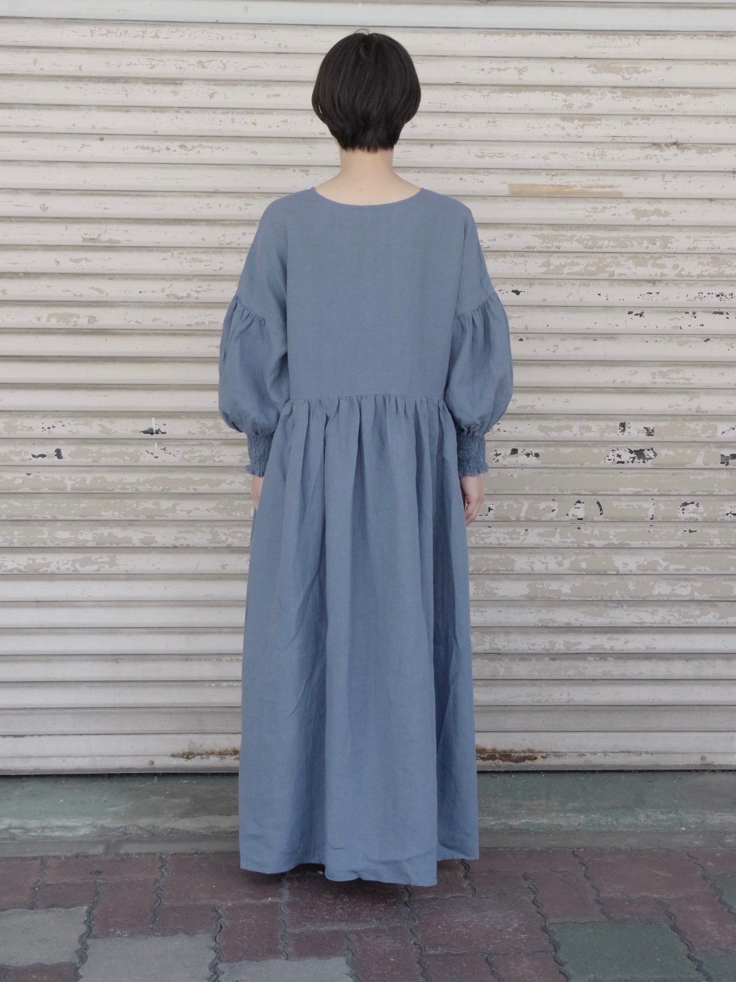 トリプルワッシャーリネン Vネックワンピース ( 2color) | UNIVERSAL TISSU